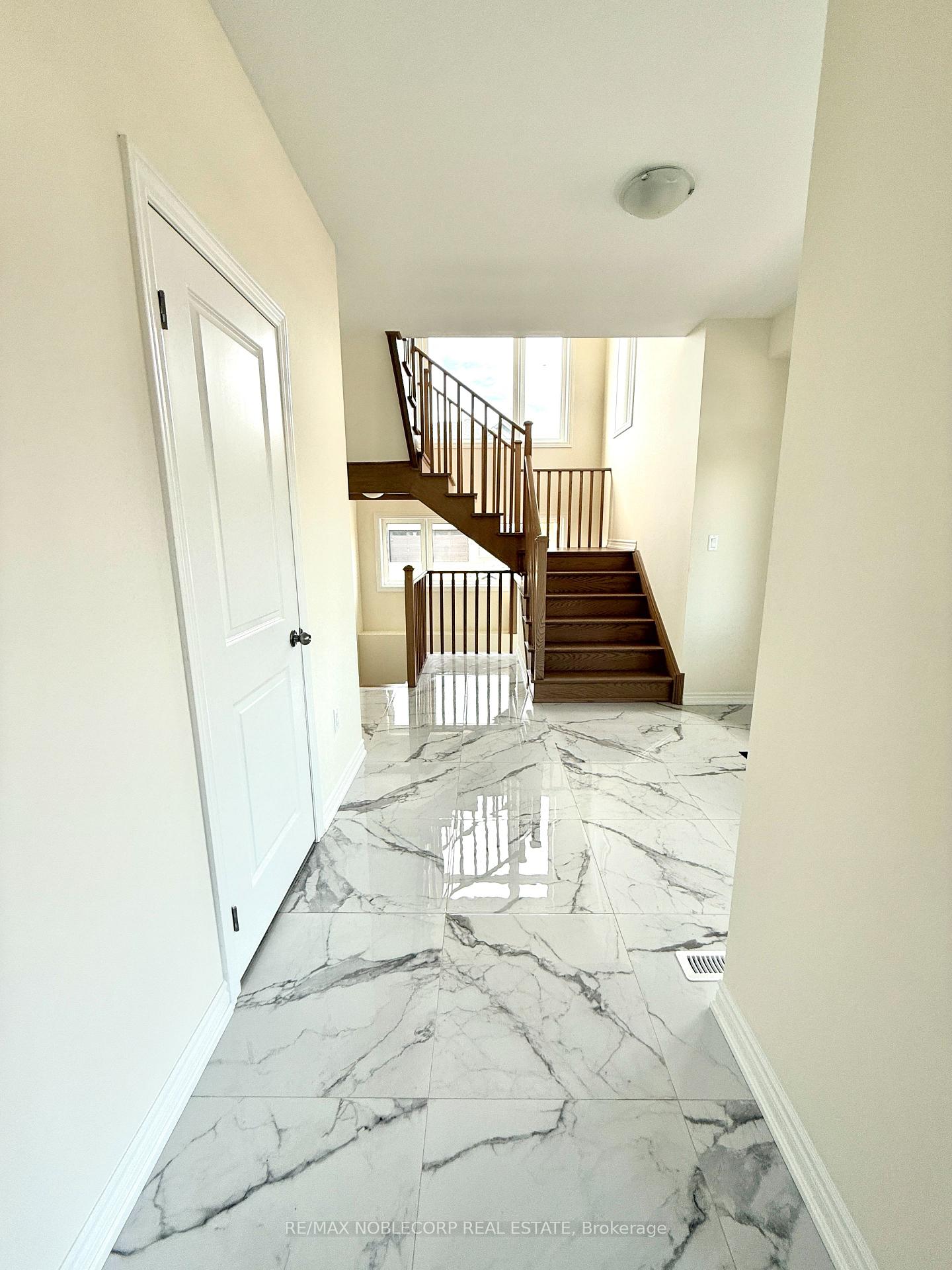 45 Arnold Circle, Brampton 5