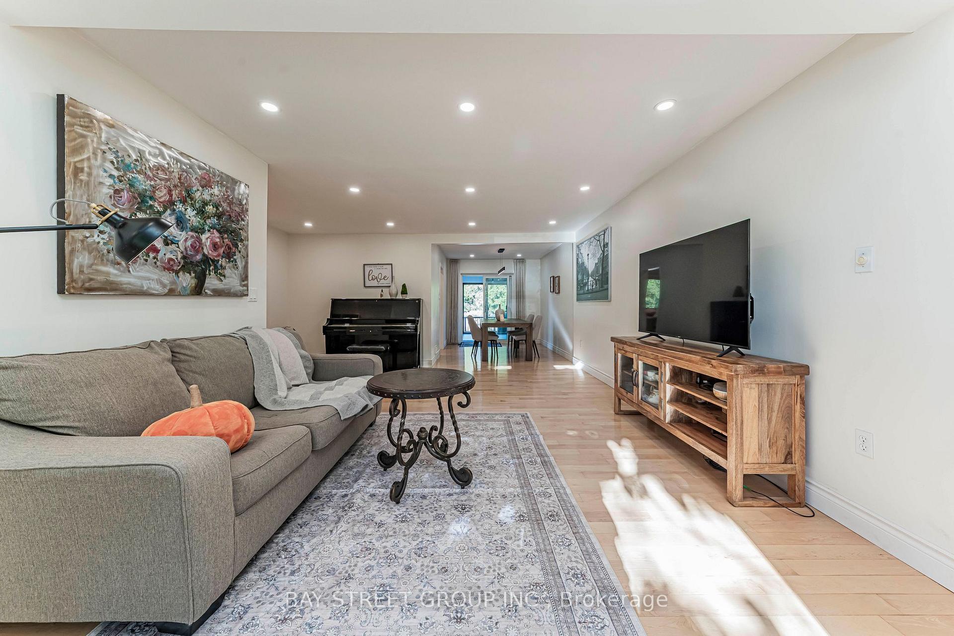 1111 Kent Avenue Oakville Ontario Canada Sale residential Jasmine Noronha Royal LePage Signature Realty, Brokerage