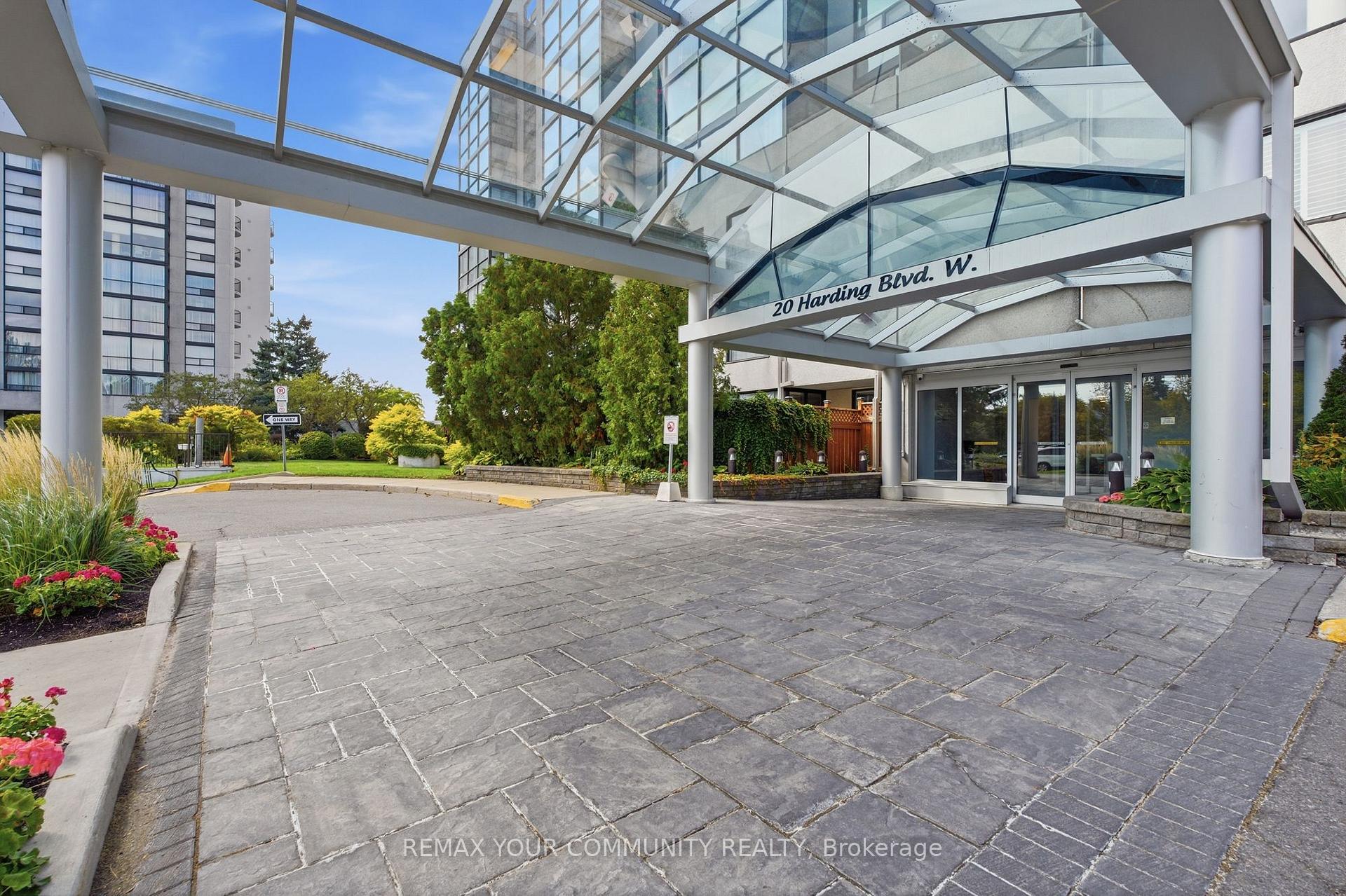 402 - 20 Harding Boulevard, Richmond Hill 2