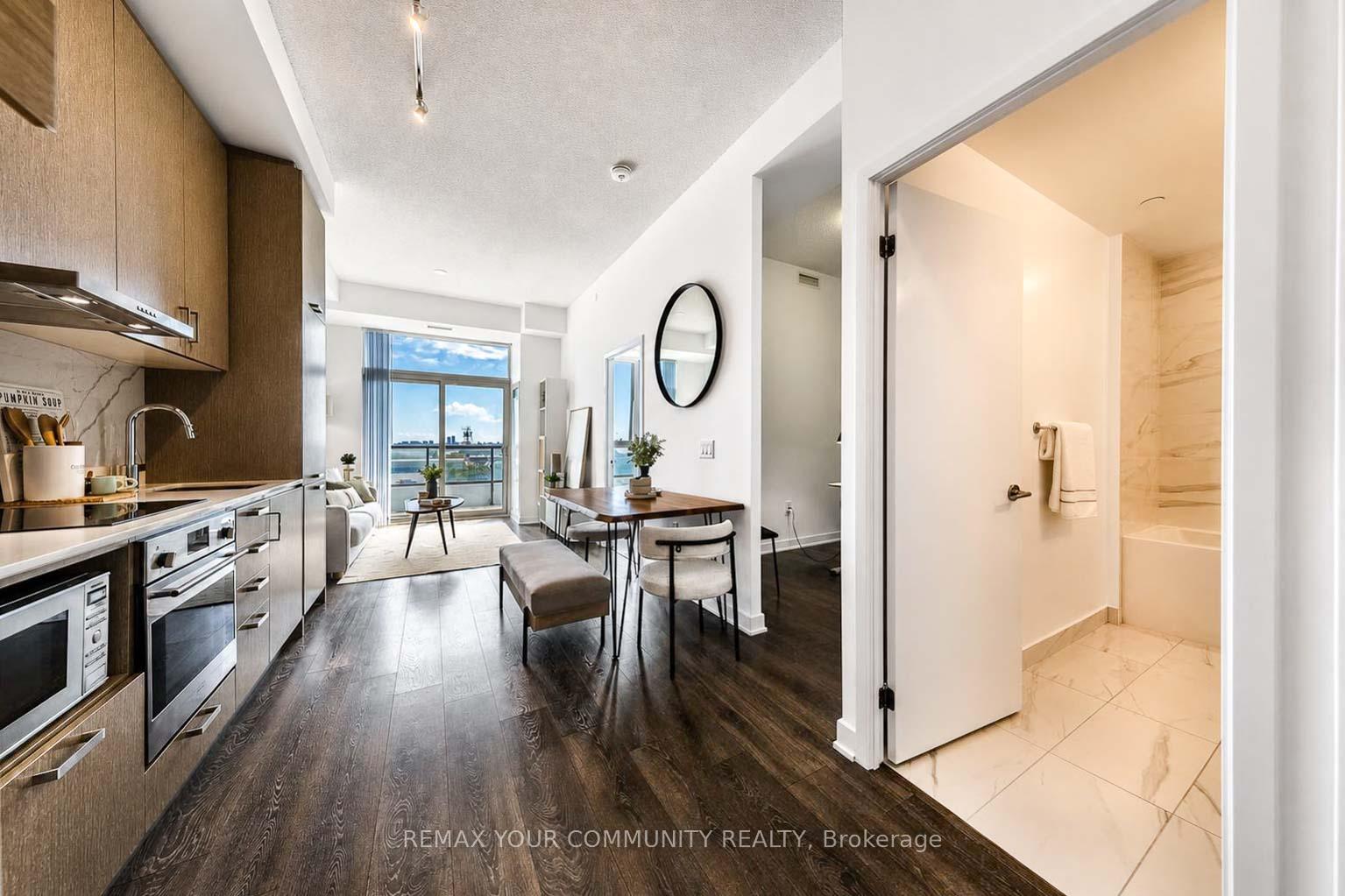 917 - 60 Honeycrisp Crescent, Vaughan 2