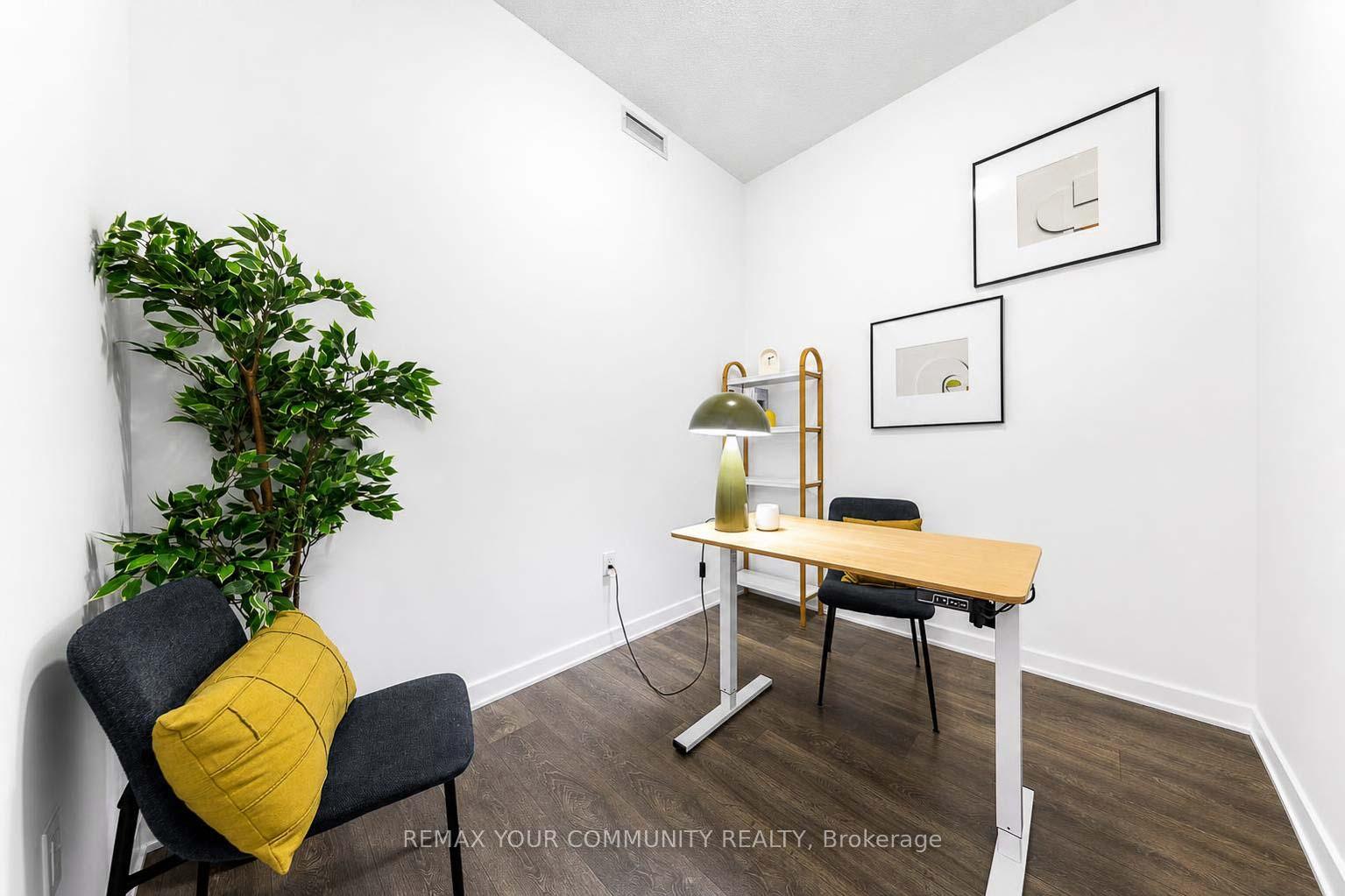 917 - 60 Honeycrisp Crescent, Vaughan 5