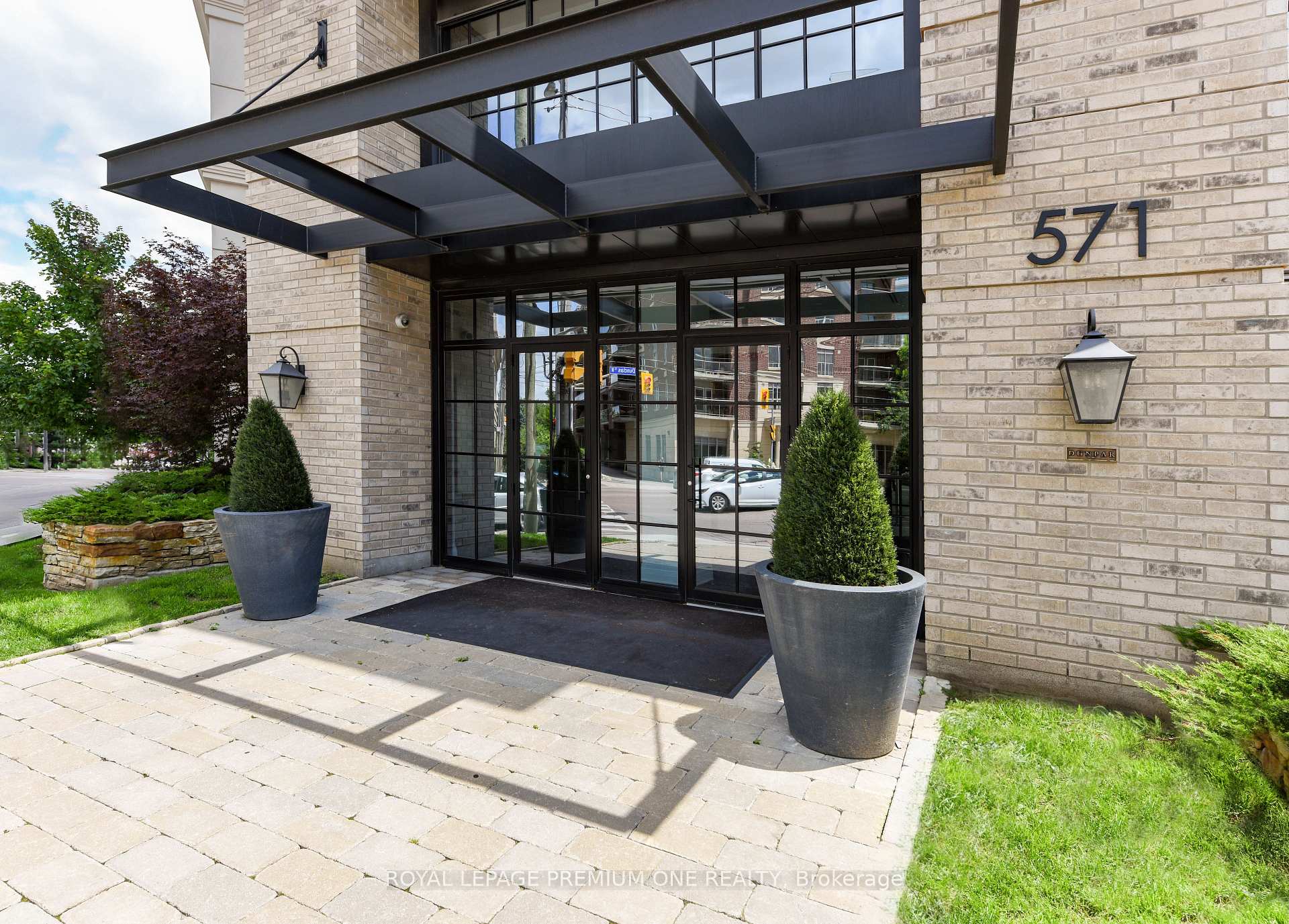 610 - 571 PRINCE EDWARD Drive N, Toronto 2