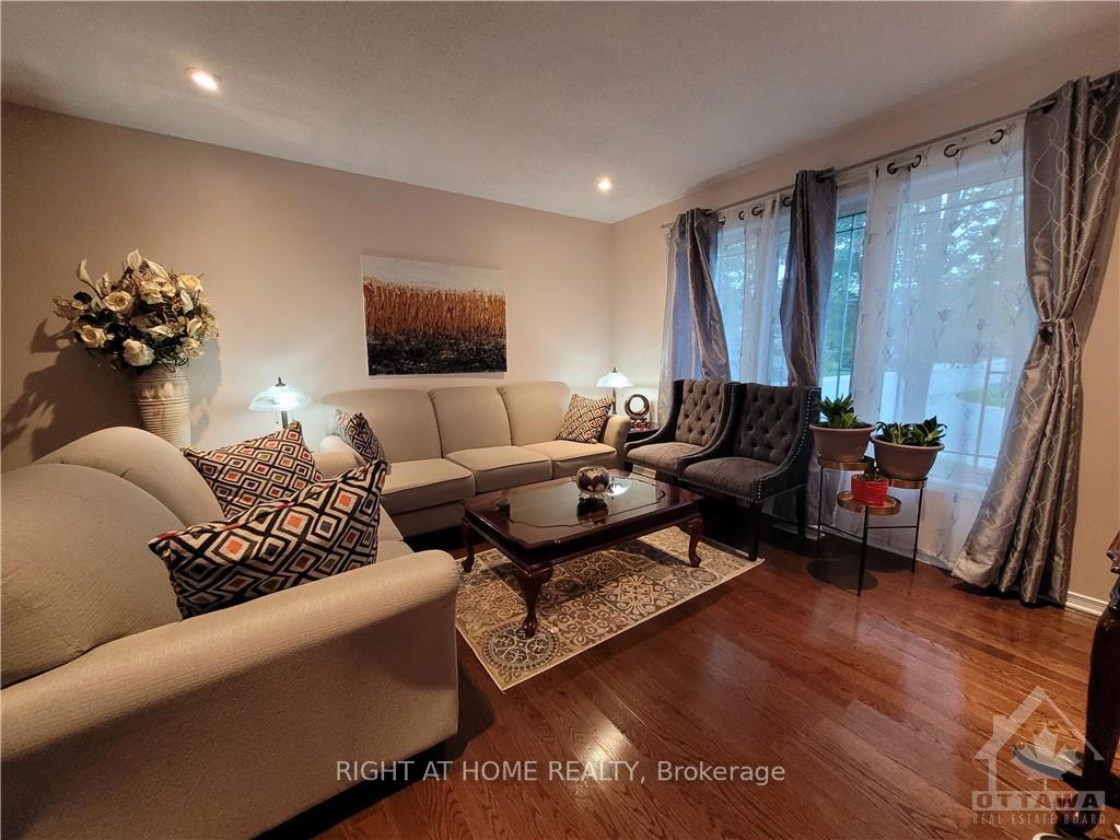 239 HIGHPOINTE Crescent, Ottawa 3