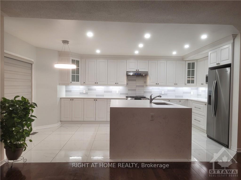 239 HIGHPOINTE Crescent, Ottawa 4