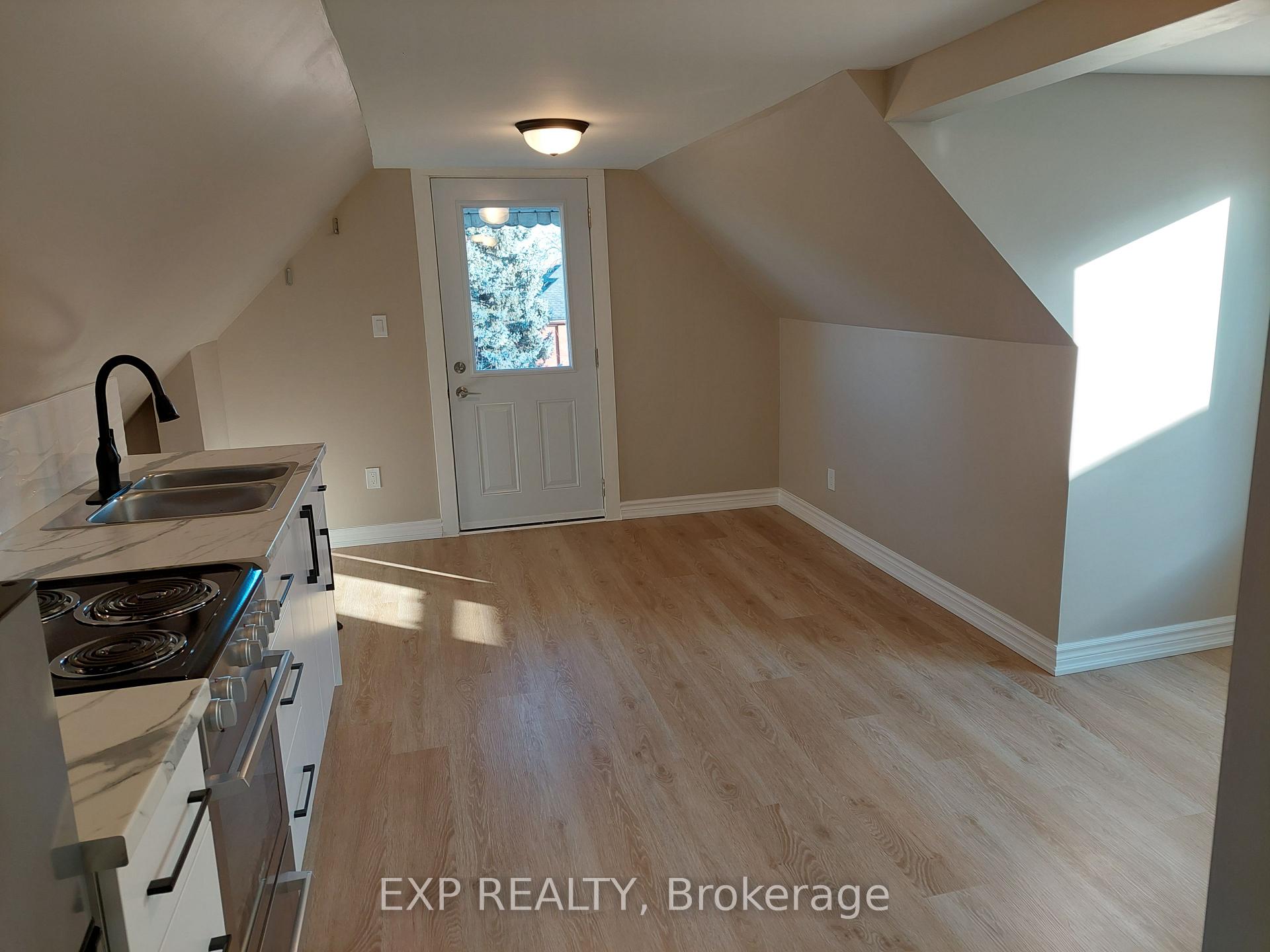 LOFT - 148 Gibson Avenue, Hamilton 4