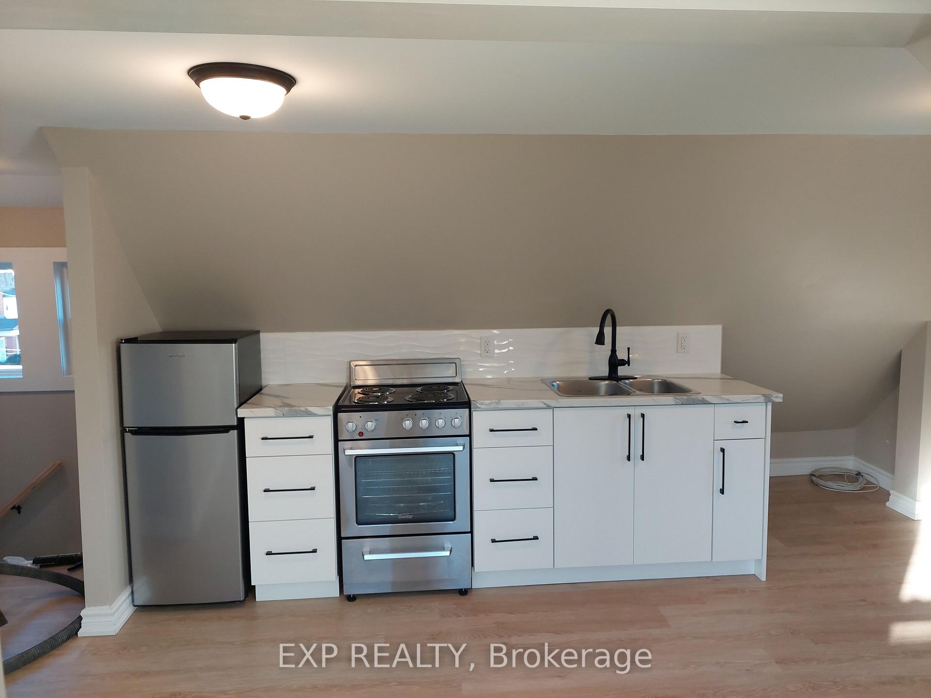 LOFT - 148 Gibson Avenue, Hamilton 5