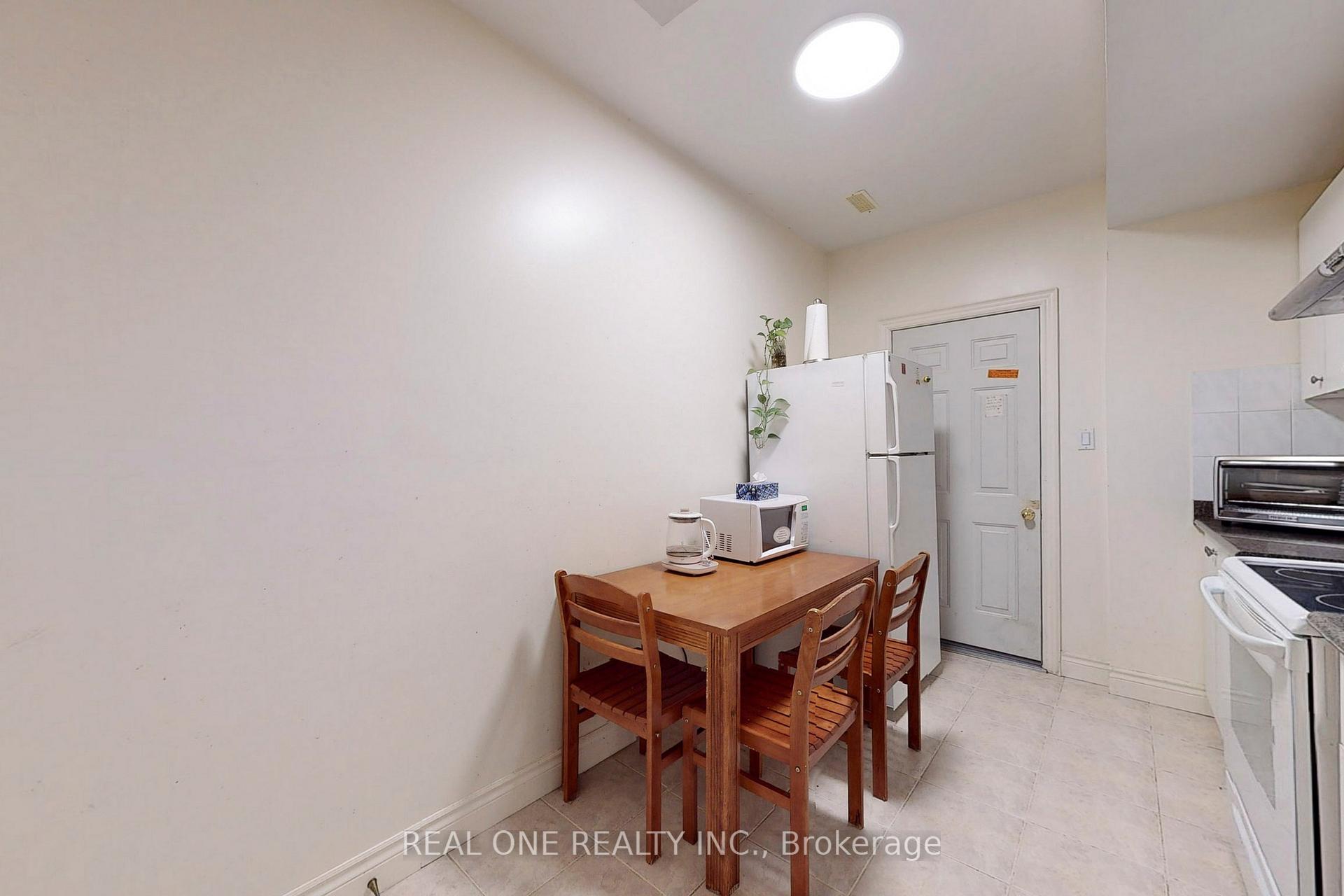 75 Green Meadows Circle, Toronto 5
