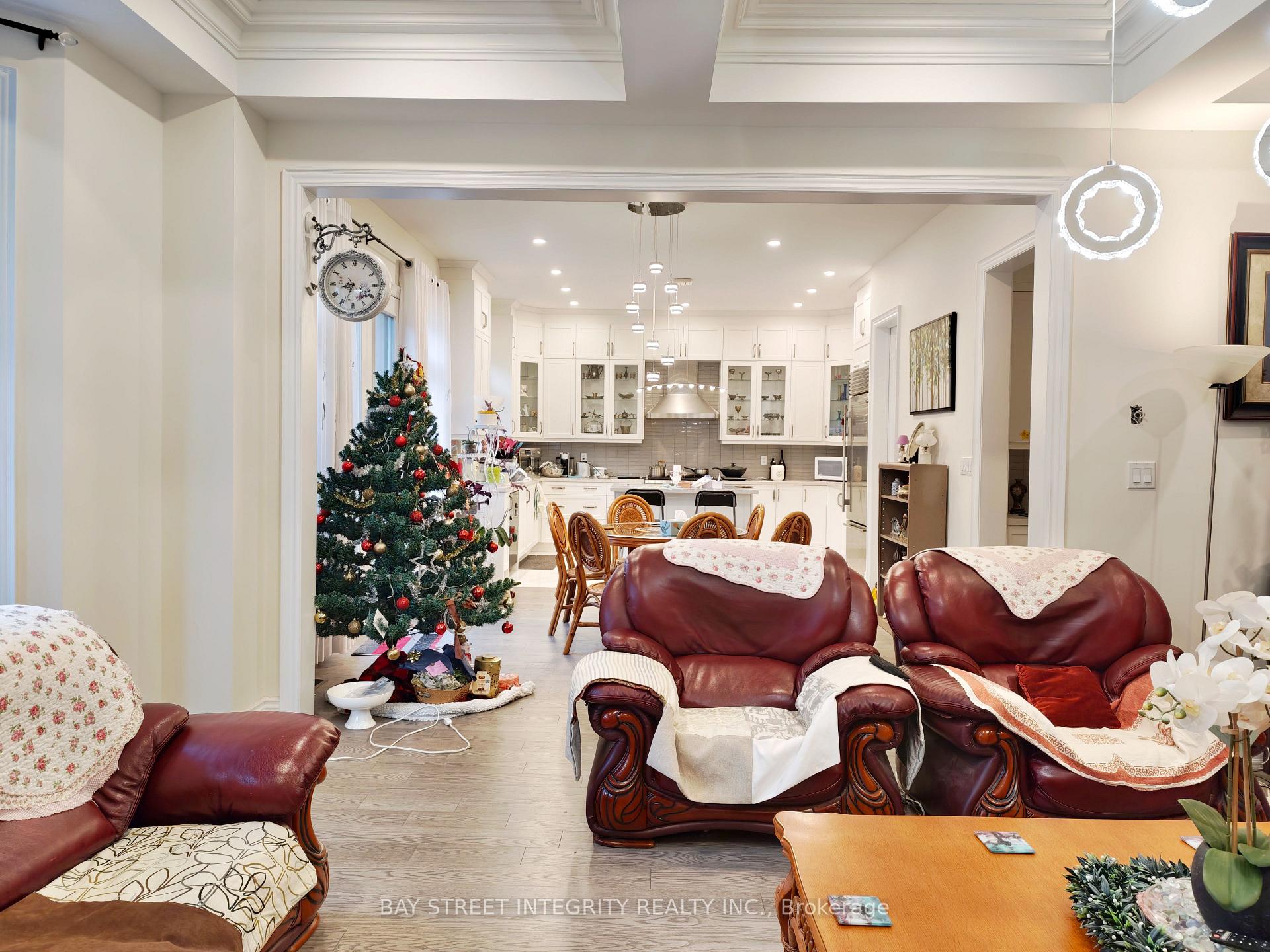 211 Hillsview Drive, Richmond Hill 2