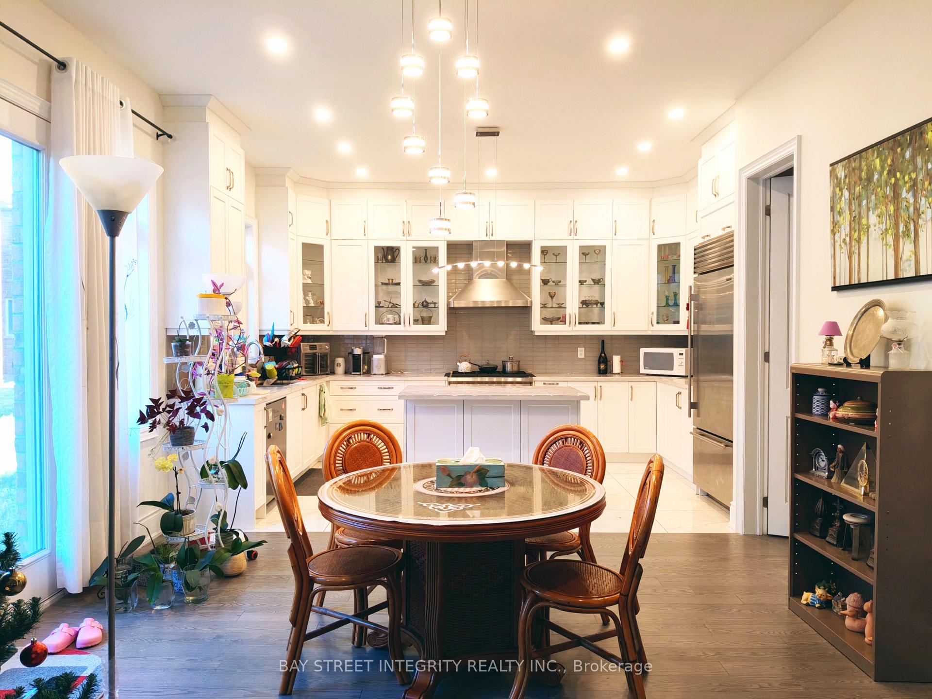 211 Hillsview Drive, Richmond Hill 4