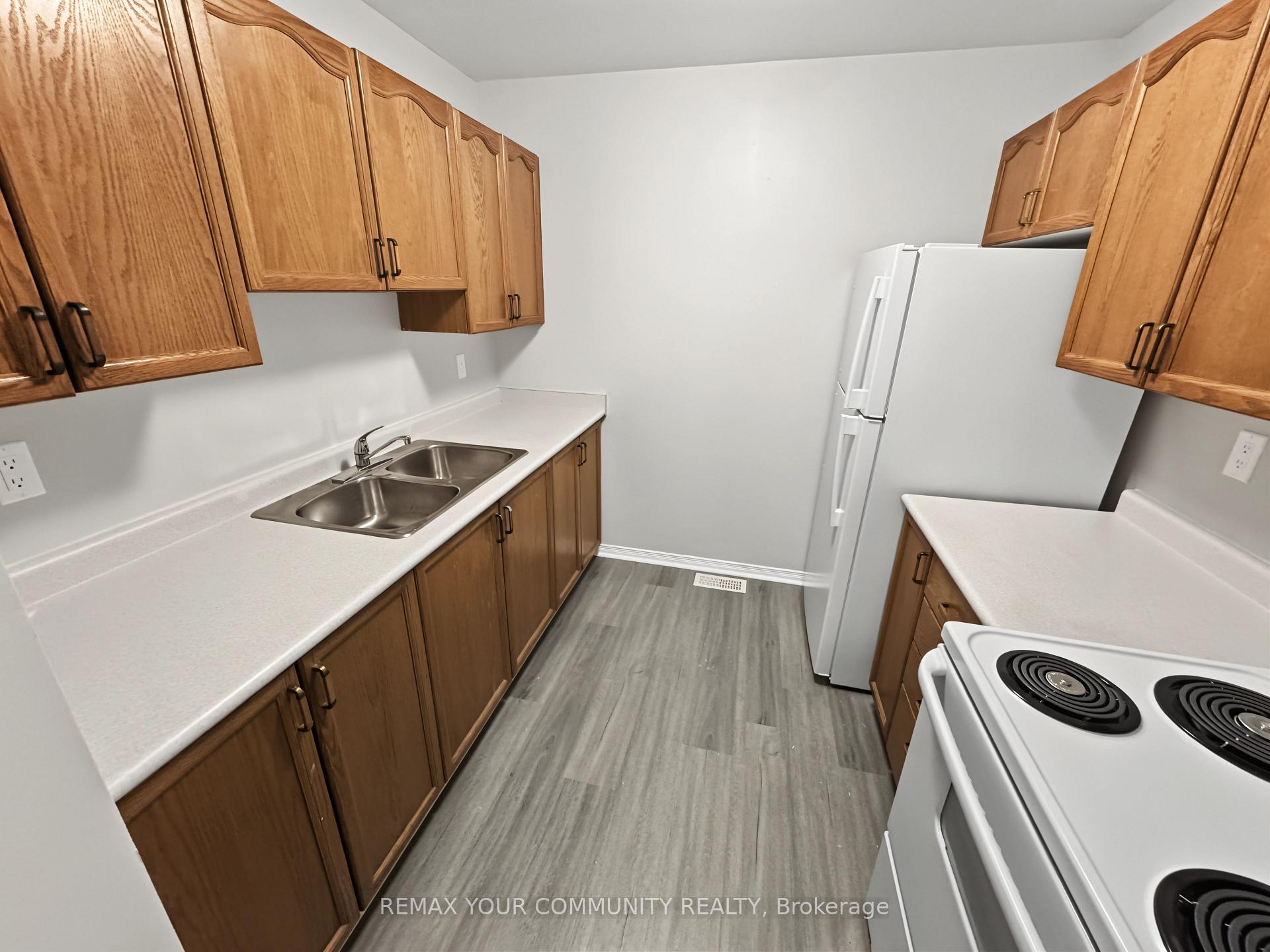 214 - 10 Riverside Drive, Kawartha Lakes 4