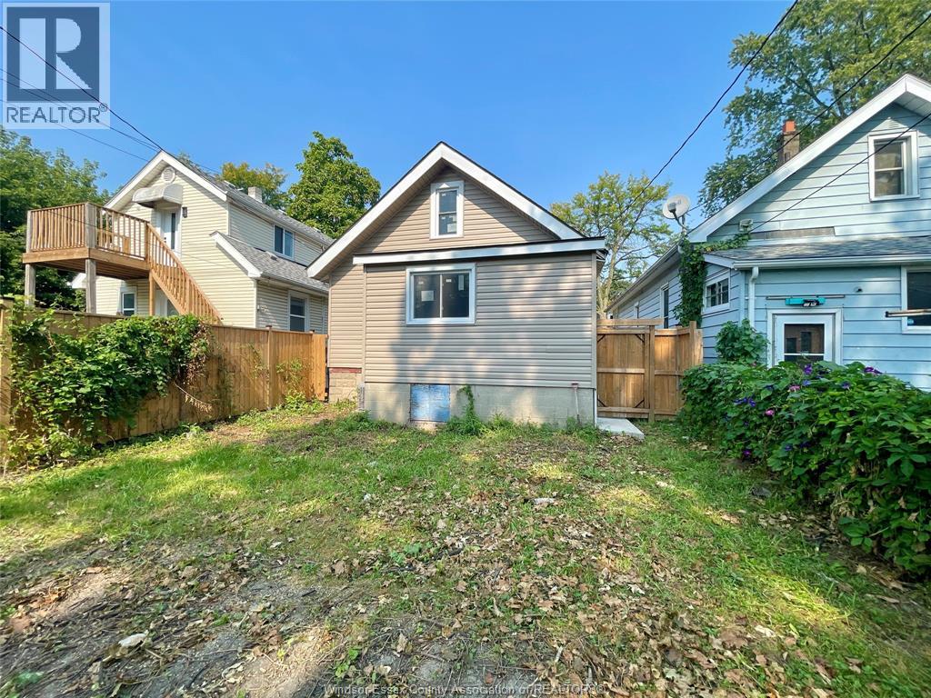 449 ELLIS STREET West, Windsor 4