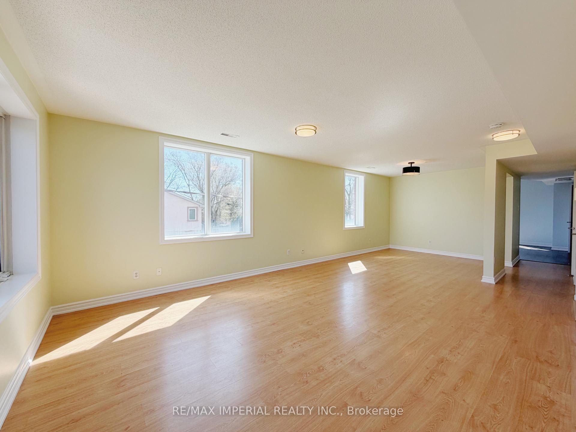 621A The Queensway, Toronto 3