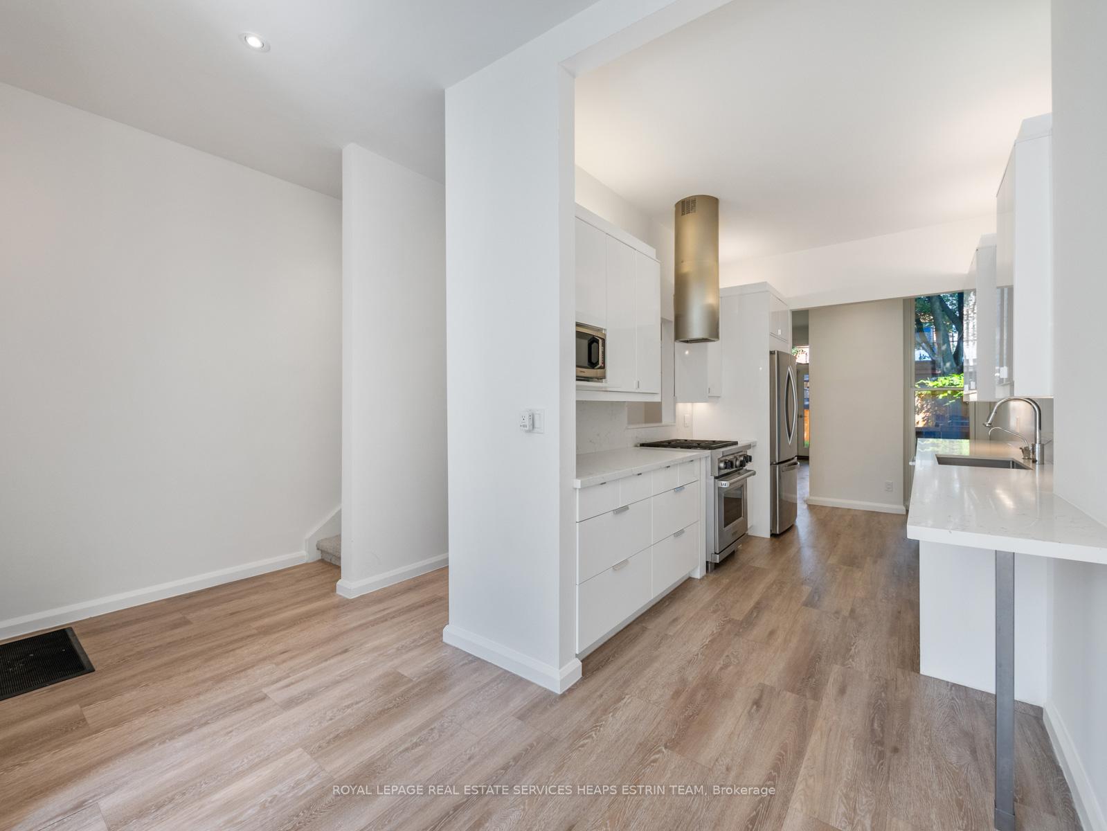 60 Boswell Avenue, Toronto 4