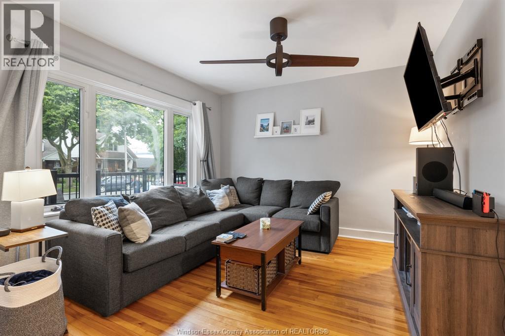 2457 TURNER, Windsor 3