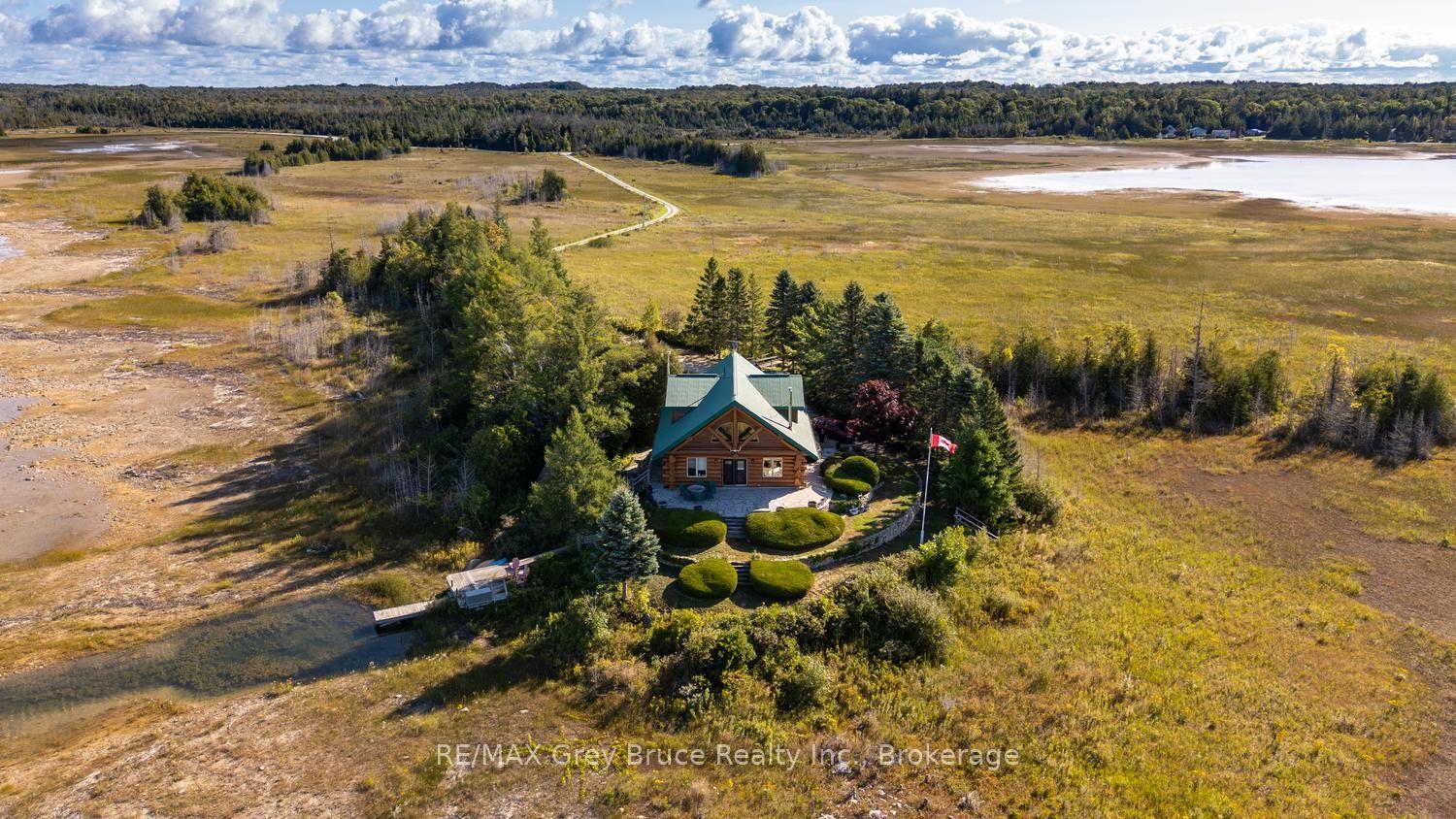 150 Shoreline Avenue South Bruce Peninsula Ontario Canada Sale residential DAWN-LEE McKENZIE RE/MAX GREY BRUCE REALTY INC 