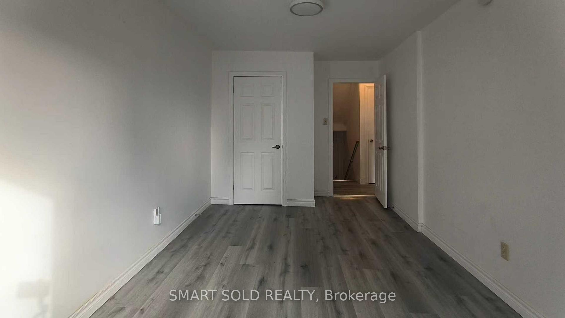 #Ground Unit - 41 Hickorynut Drive, Toronto 4