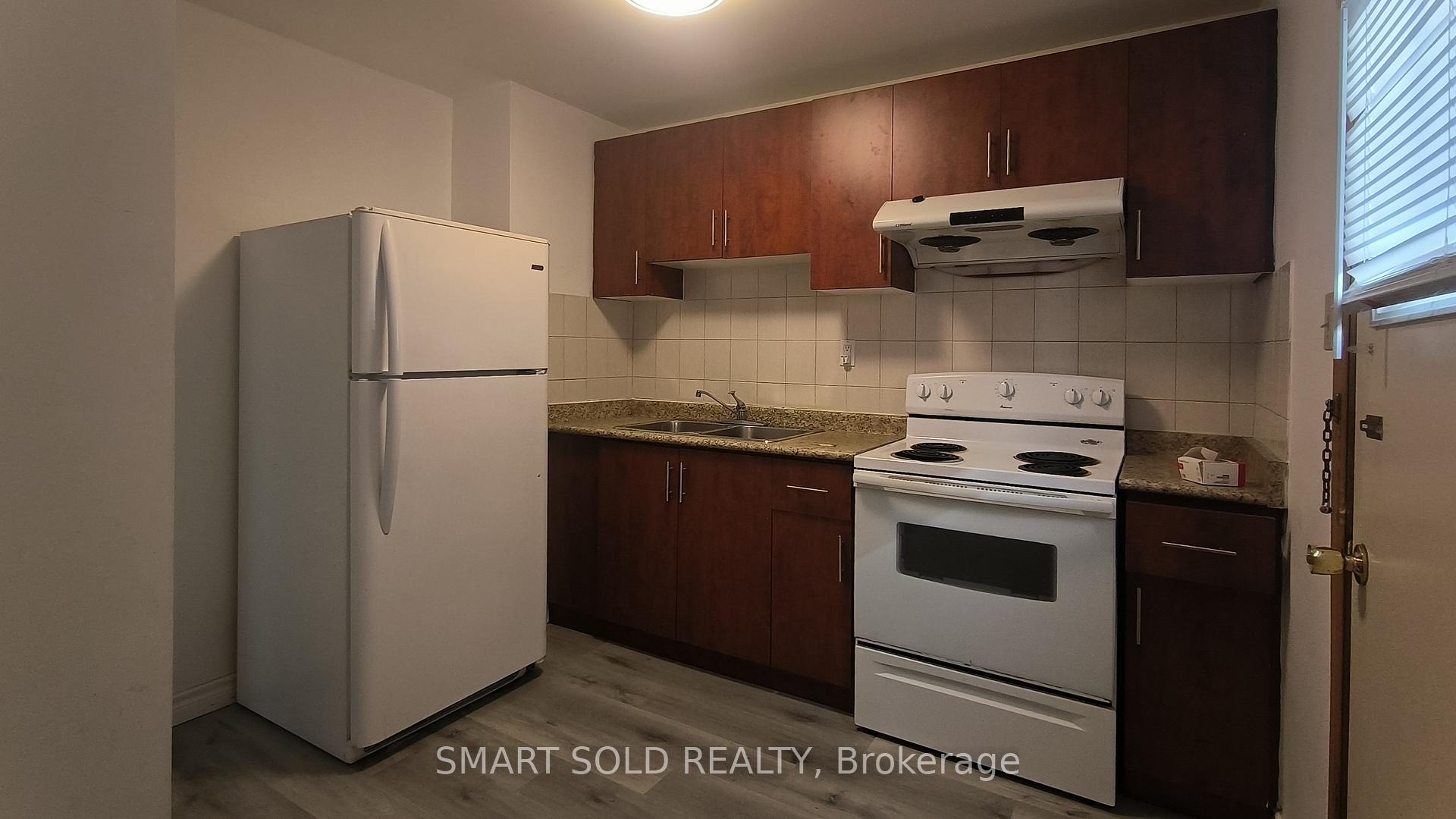 #Ground Unit - 41 Hickorynut Drive, Toronto 5