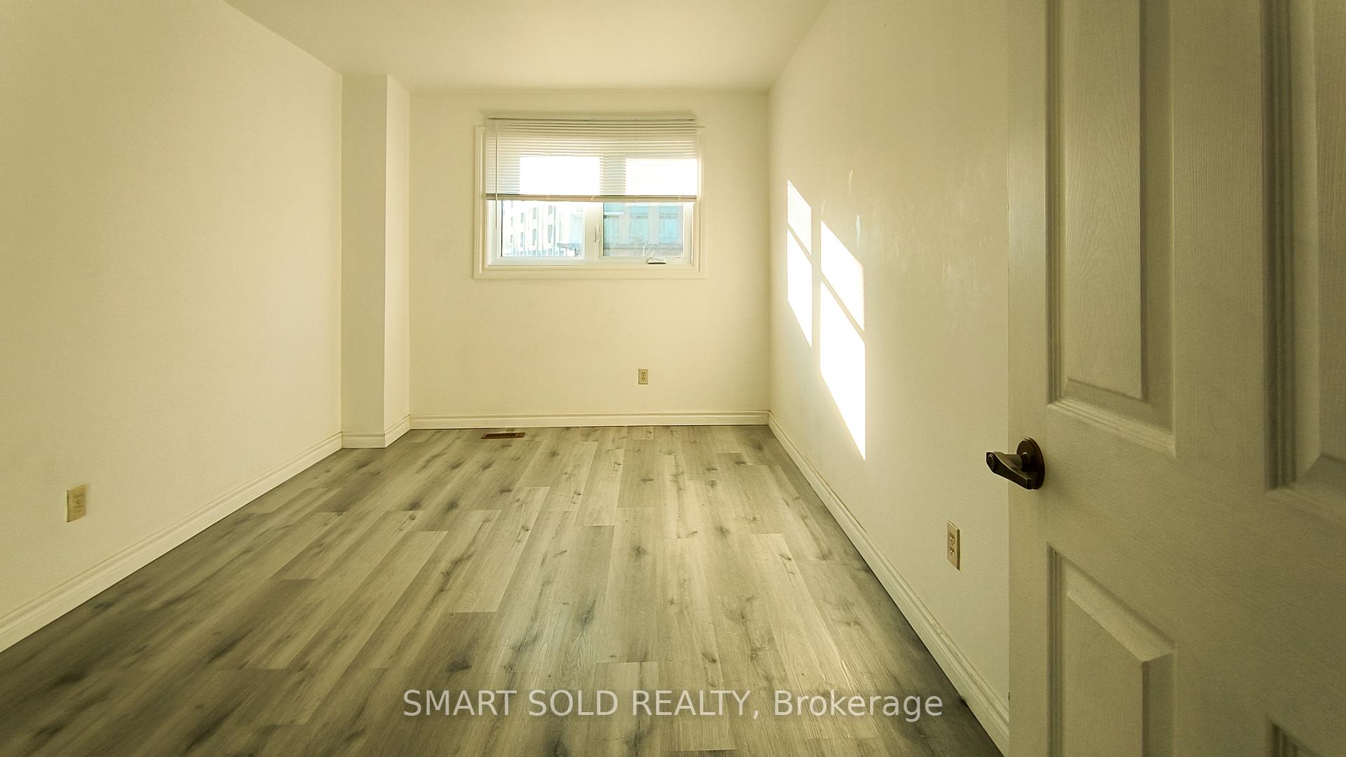 #Ground Unit - 41 Hickorynut Drive, Toronto 3