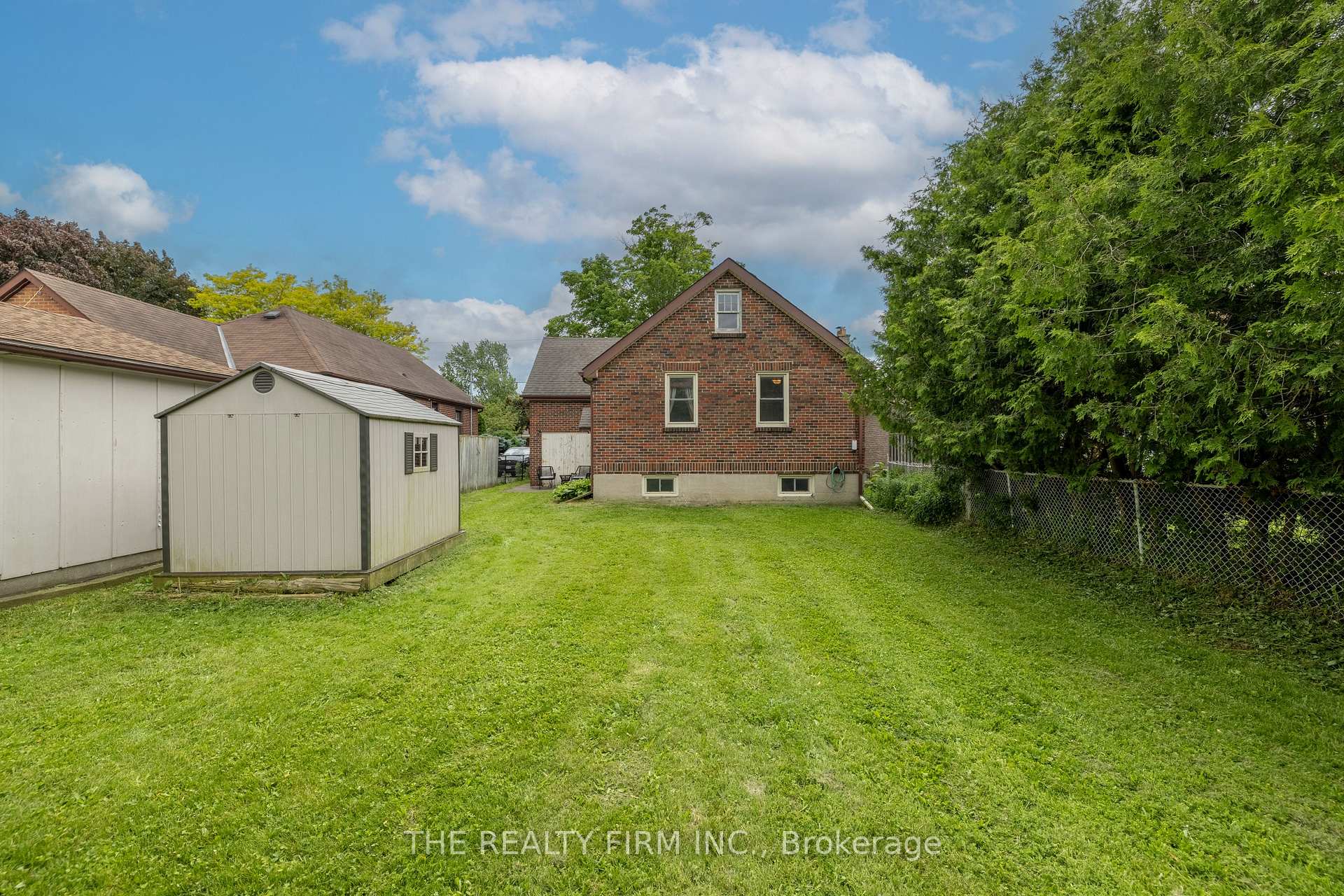 384 Spruce Street, London East 5