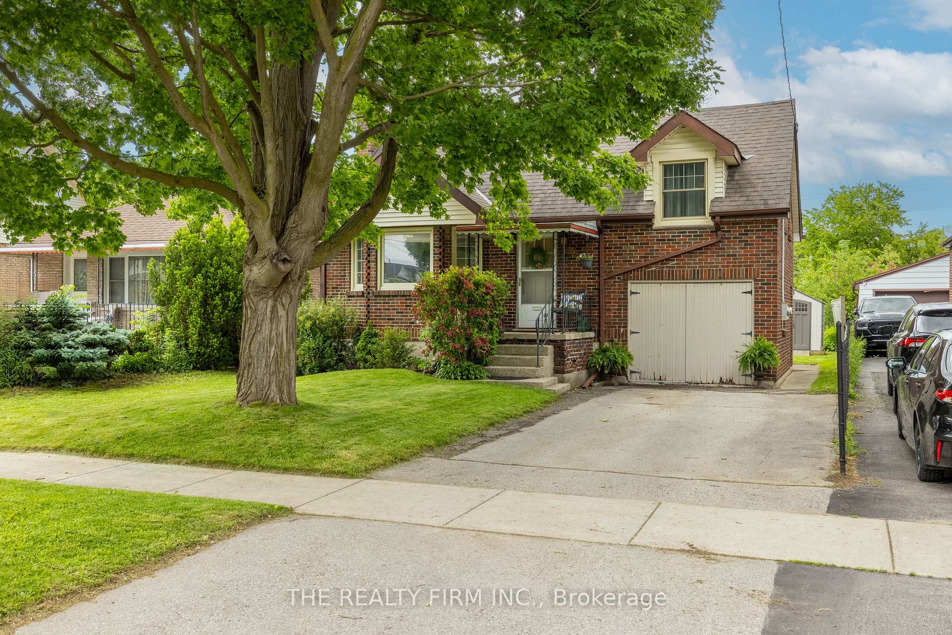 384 Spruce Street, London East 2