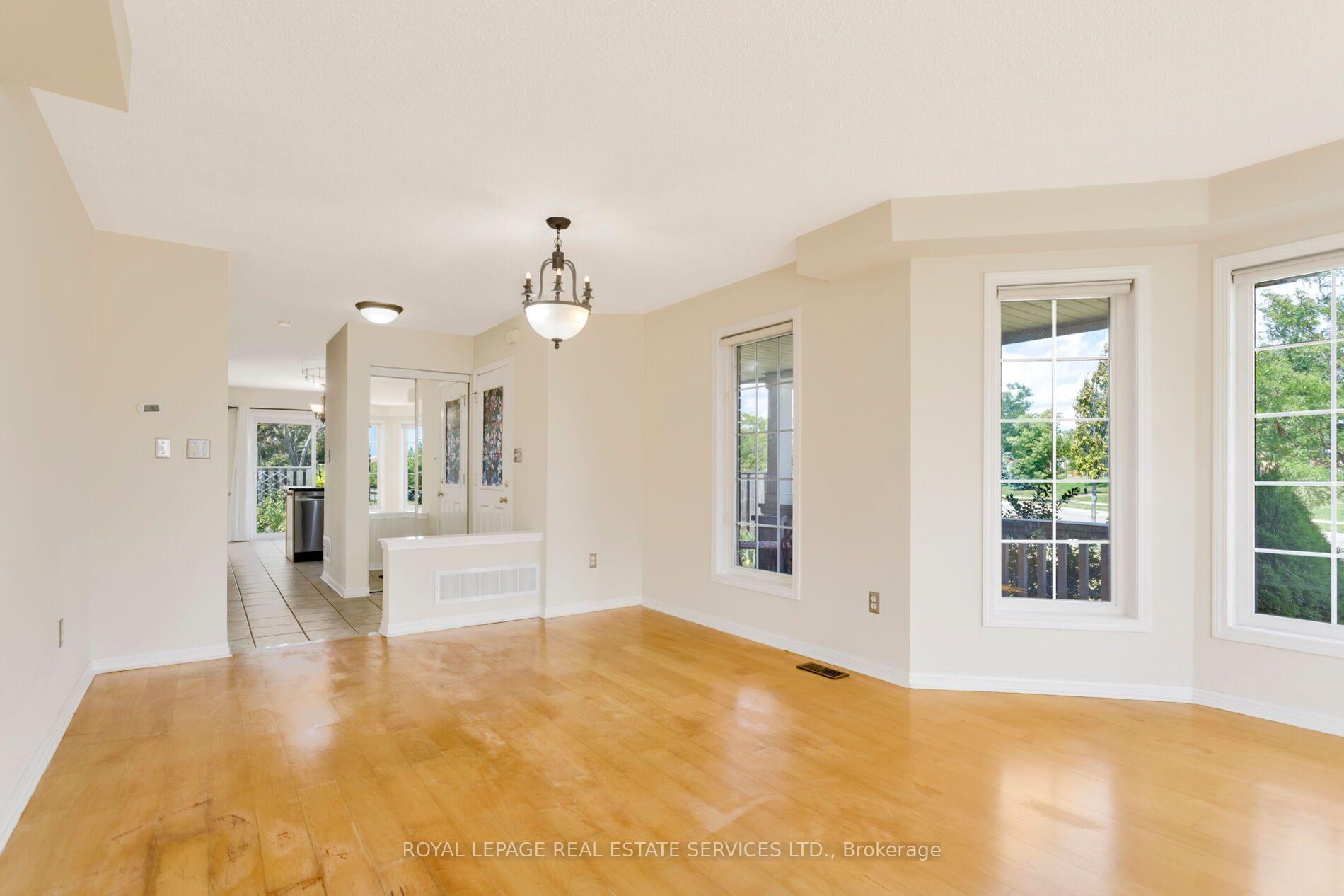 2204 Grand Oak Trail, Oakville 5