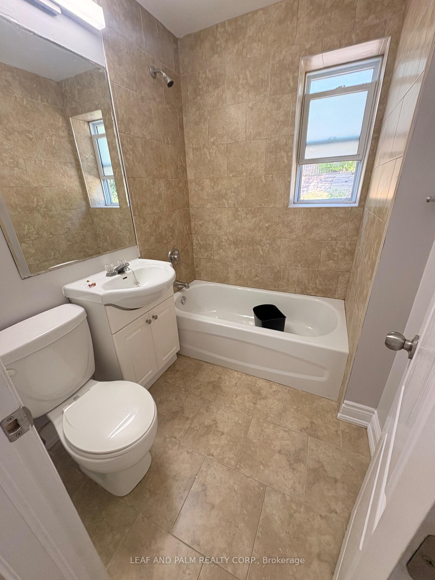 8 - 31 Huron Heights Drive, Newmarket 5