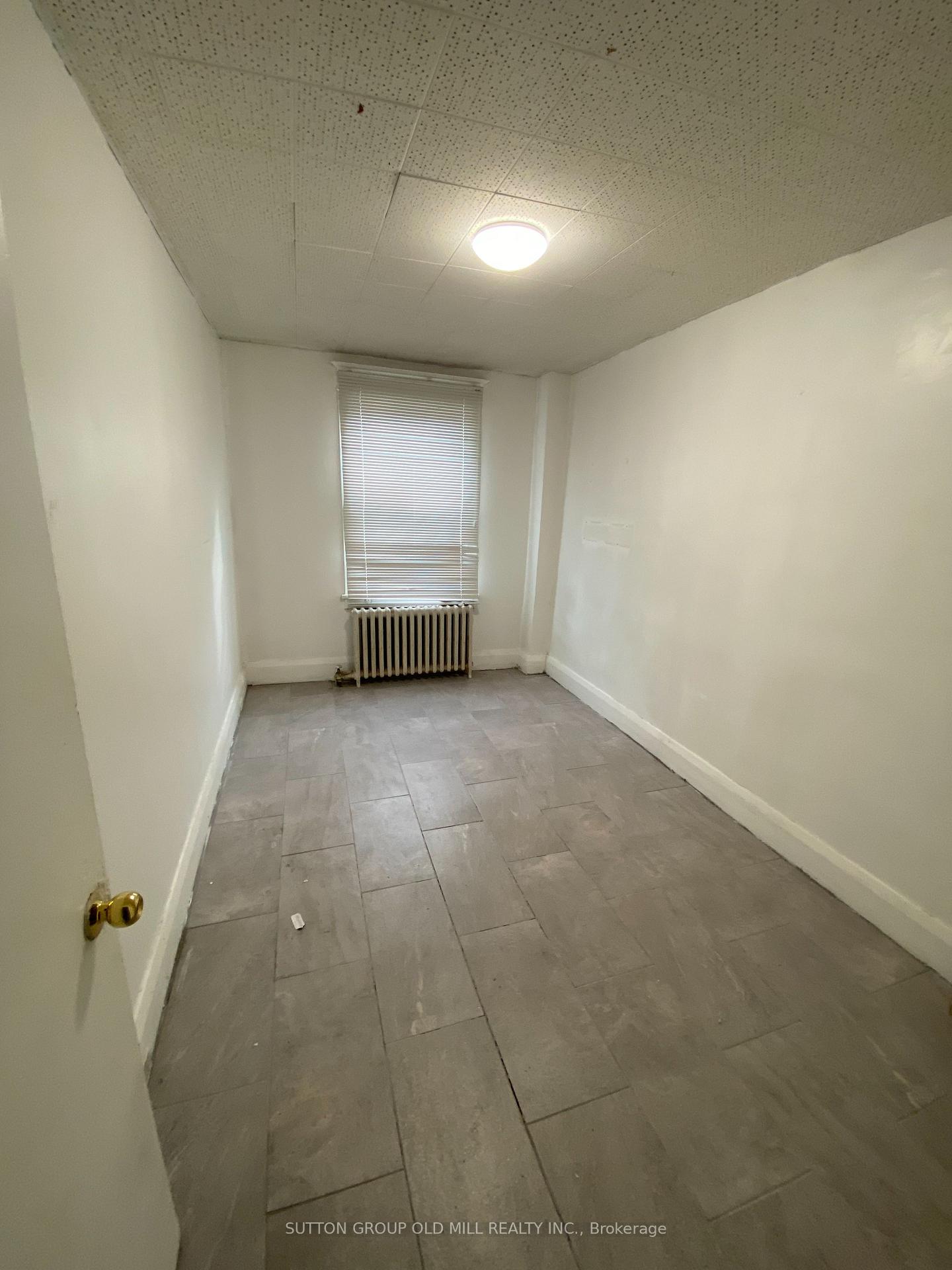 Main Floor - 46 Rockcliffe Boulevard, Toronto 5