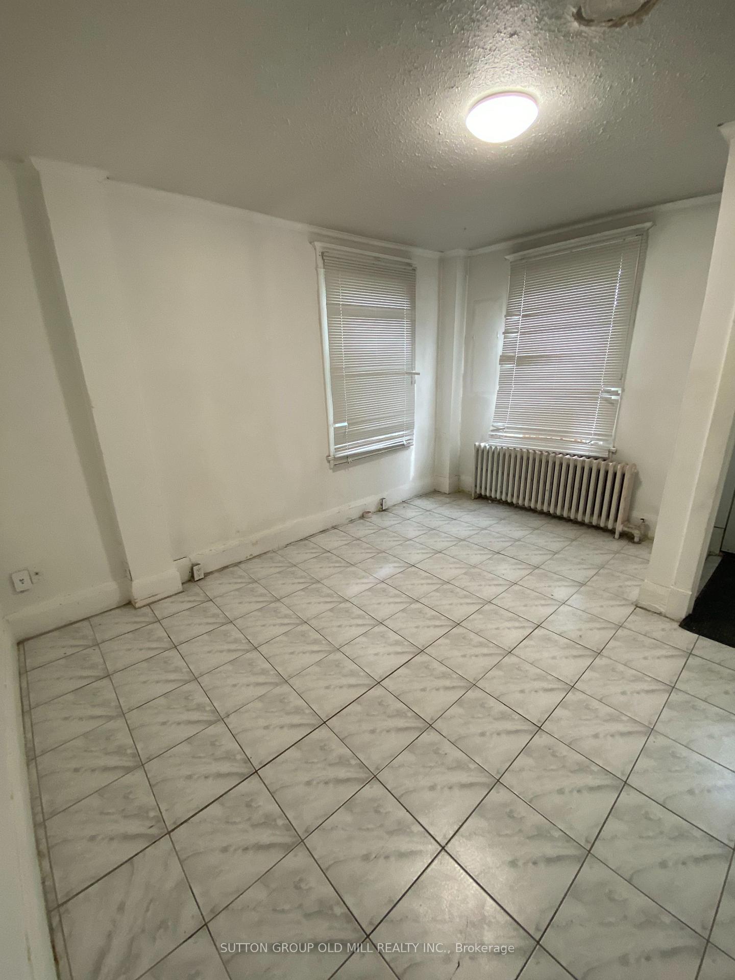 Main Floor - 46 Rockcliffe Boulevard, Toronto 3