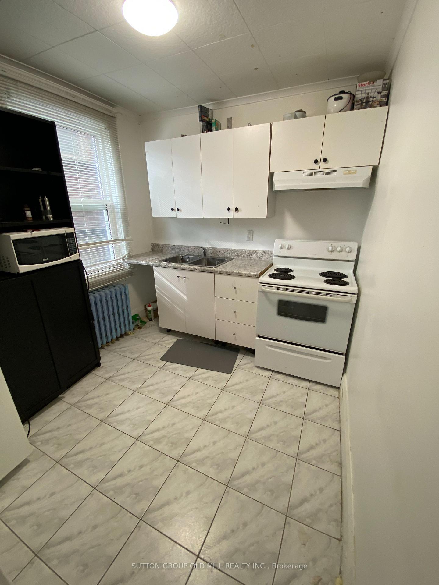 Main Floor - 46 Rockcliffe Boulevard, Toronto 4
