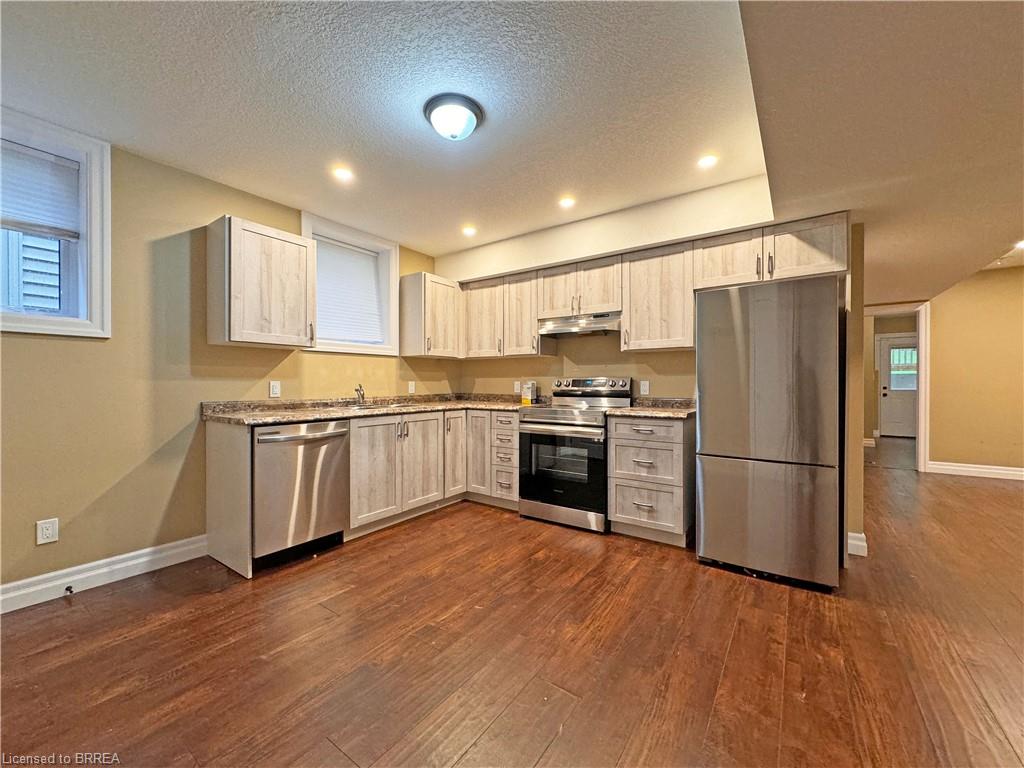 Lower - 345 Marlborough Street, Brantford 4