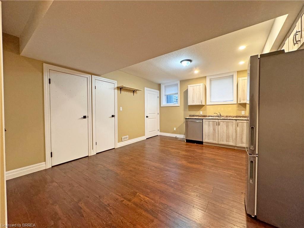 Lower - 345 Marlborough Street, Brantford 5