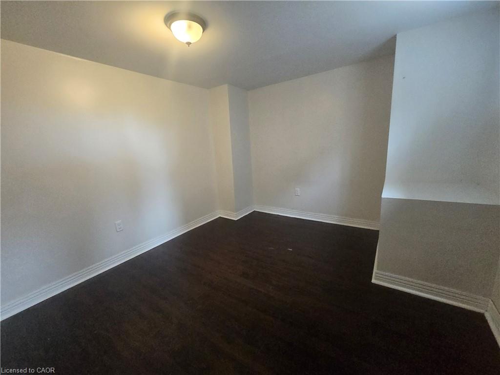 B - 996 Queensdale Avenue E, Hamilton 4