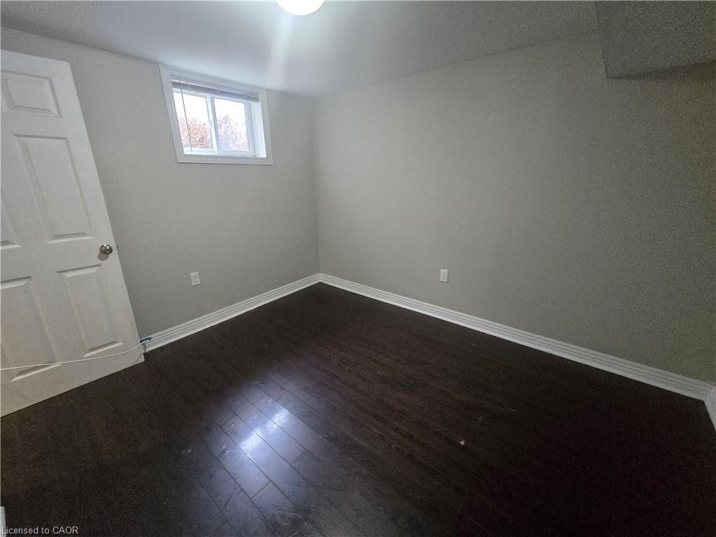 B - 996 Queensdale Avenue E, Hamilton 3