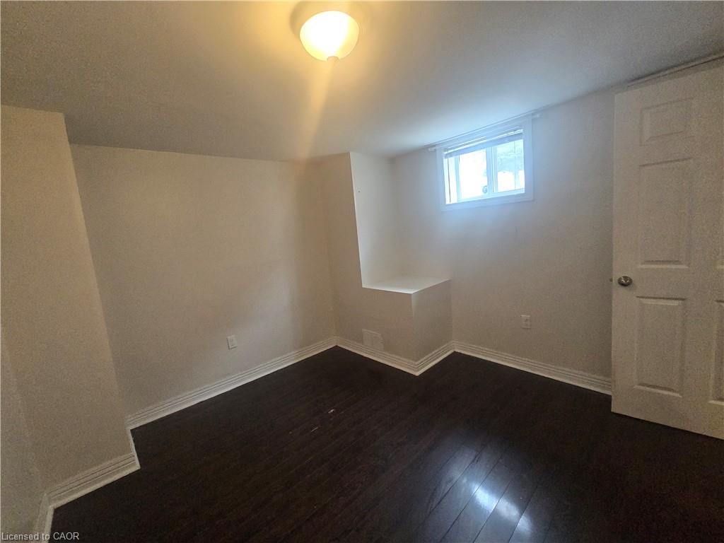 B - 996 Queensdale Avenue E, Hamilton 5