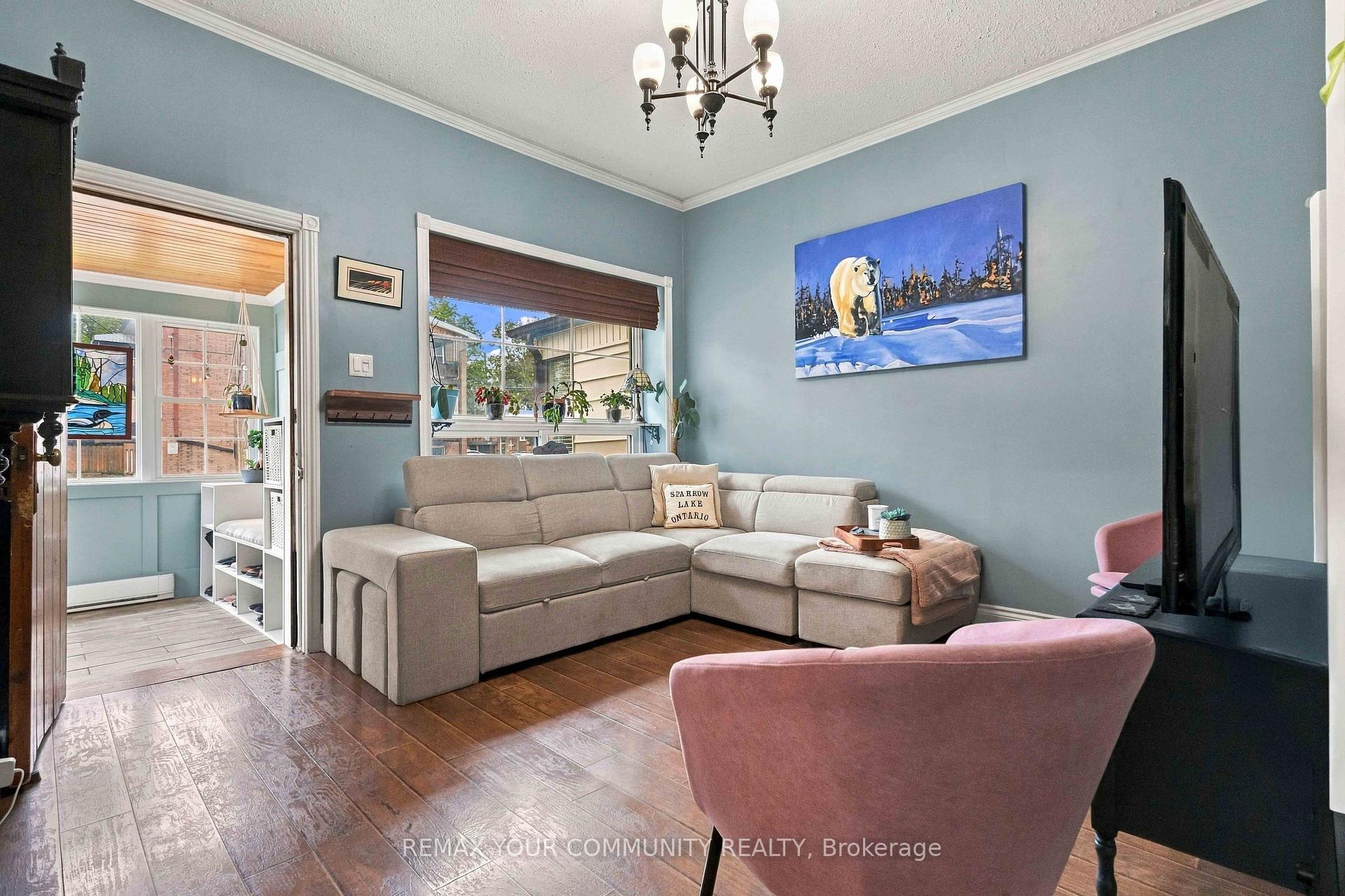 318 Mary Street W, Whitby 5