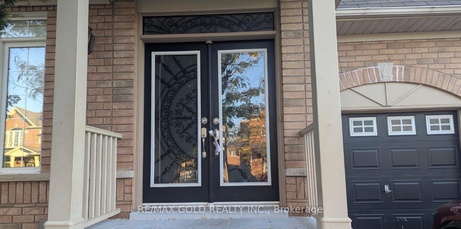 3 Borneo Crescent, Brampton 2