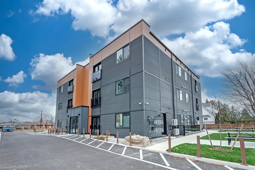 2A - 259 King Street E, Stoney Creek 2