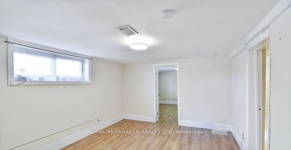 584 Montgomery Street, Oshawa 4