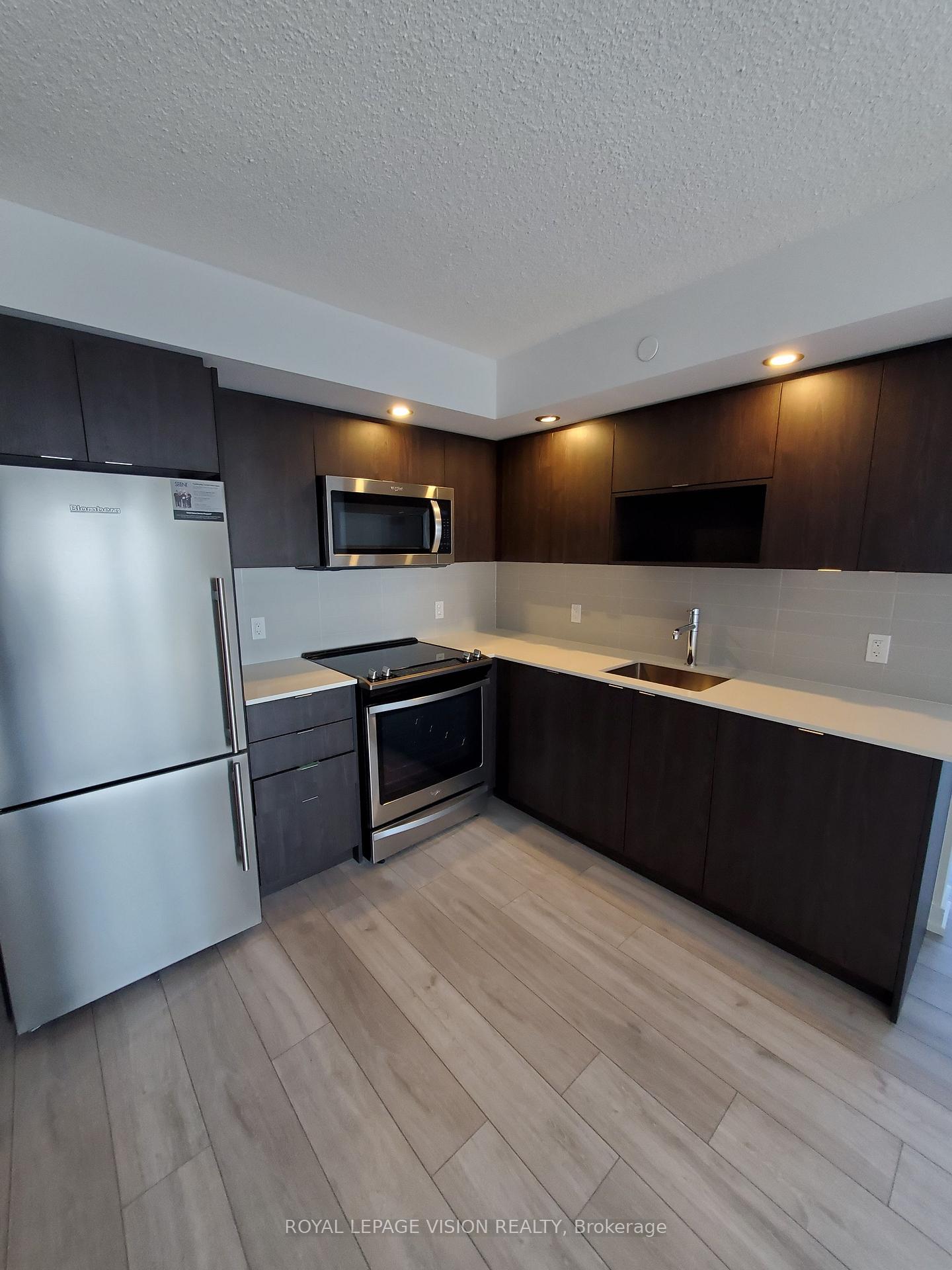 2308 - 225 Village Green Square, Toronto 4