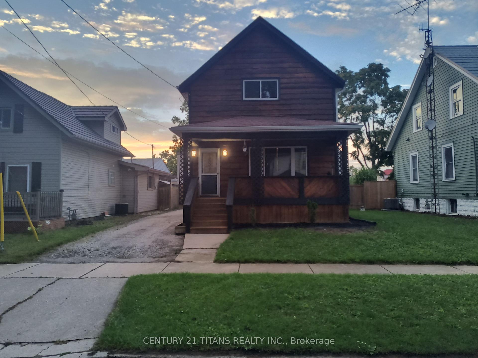 5 Poplar Street Chatham-Kent Ontario Canada Sale residential Sudharshan Muthu, CPA, CGA Century 21 Titans Realty Inc., Brokerage *