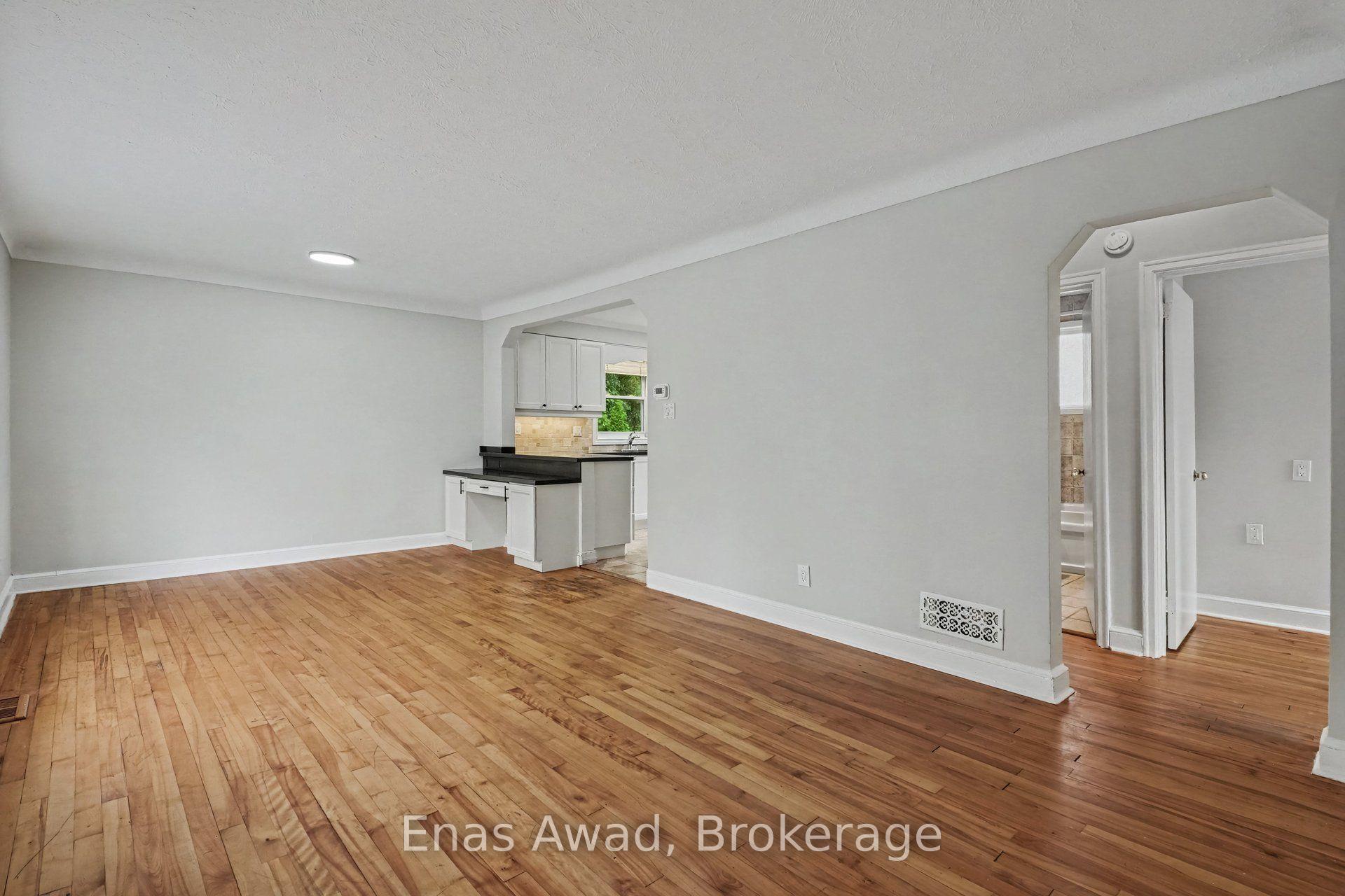 23 Meadowlands Drive W, Ottawa 2