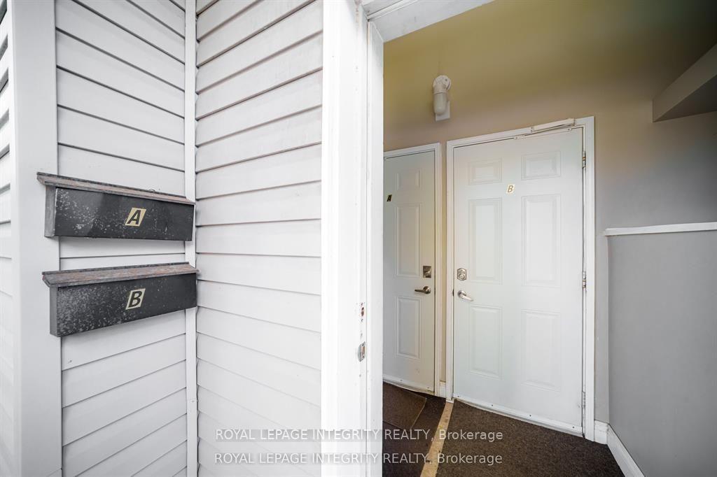 B - 1896 Featherston Drive, Ottawa 4