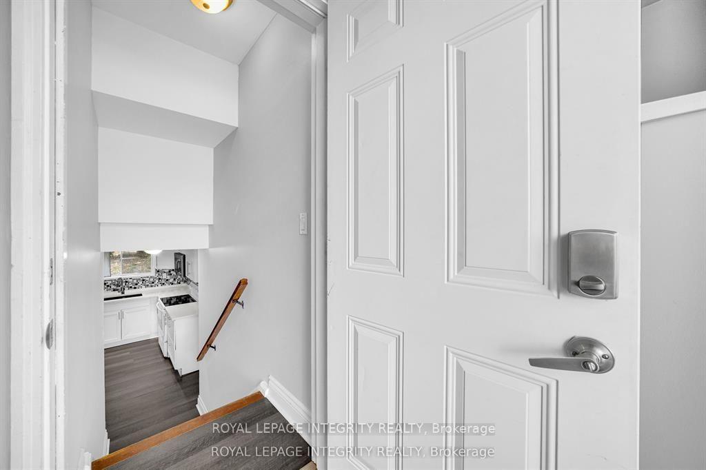 B - 1896 Featherston Drive, Ottawa 5