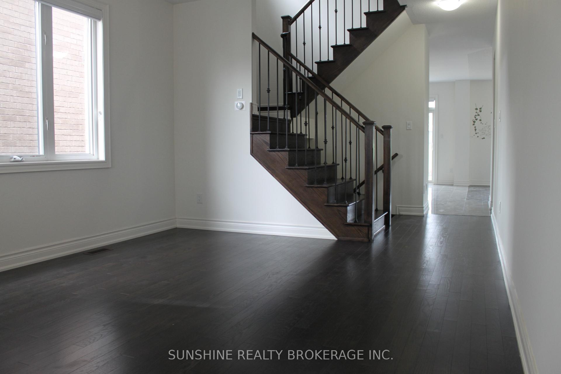 24 Festival Court, East Gwillimbury 2