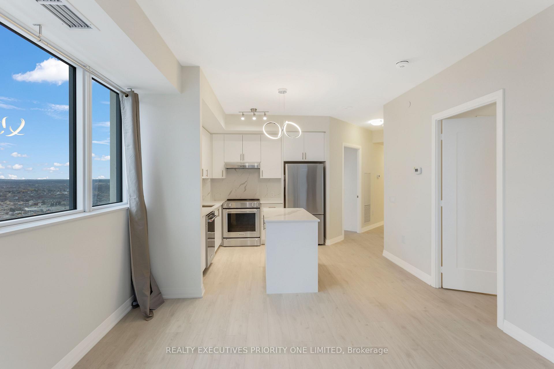 2018 - 9000 Jane Street, Vaughan 4
