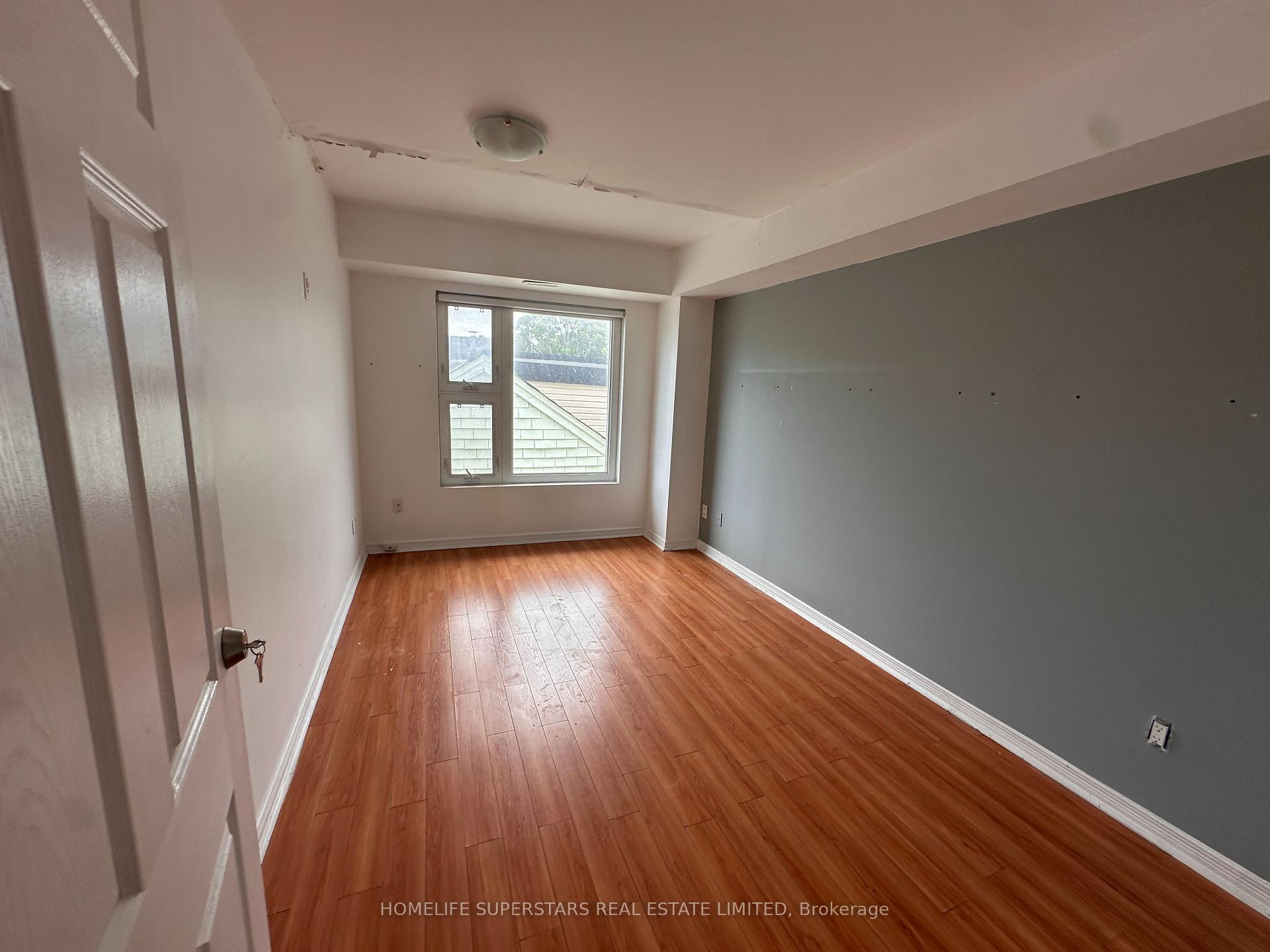 204 - 38 Kensington Place, Toronto 4