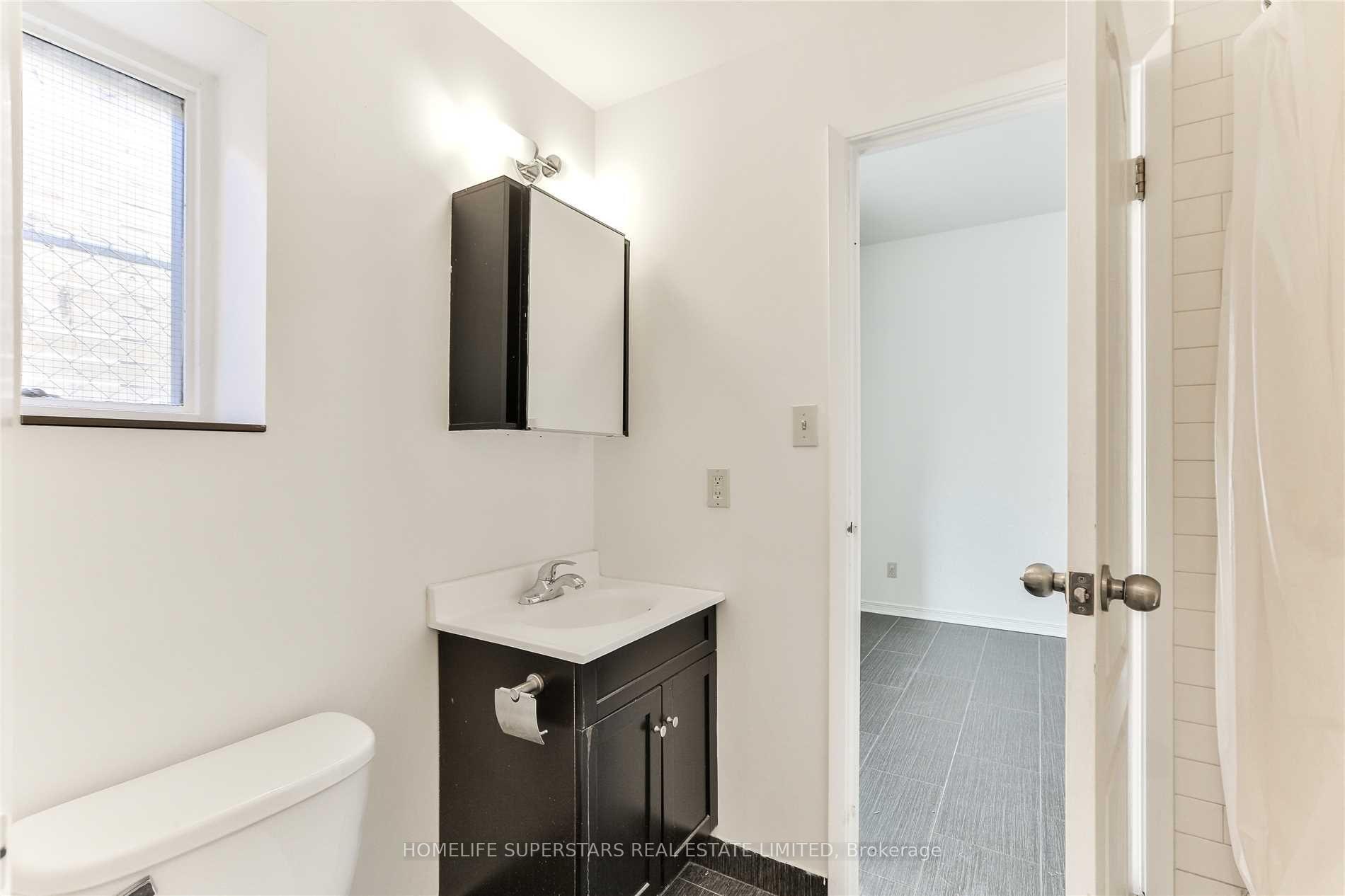 207 - 38 Kensington Place, Toronto 4