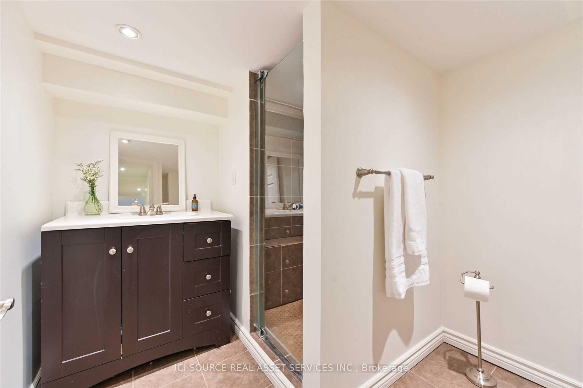 Lower - 25 Mann Avenue, Toronto 2
