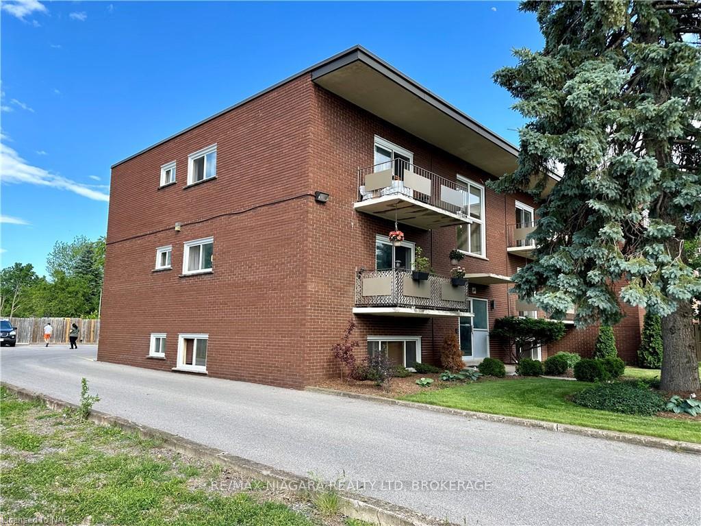4 - 286 VINE Street, St. Catharines 2