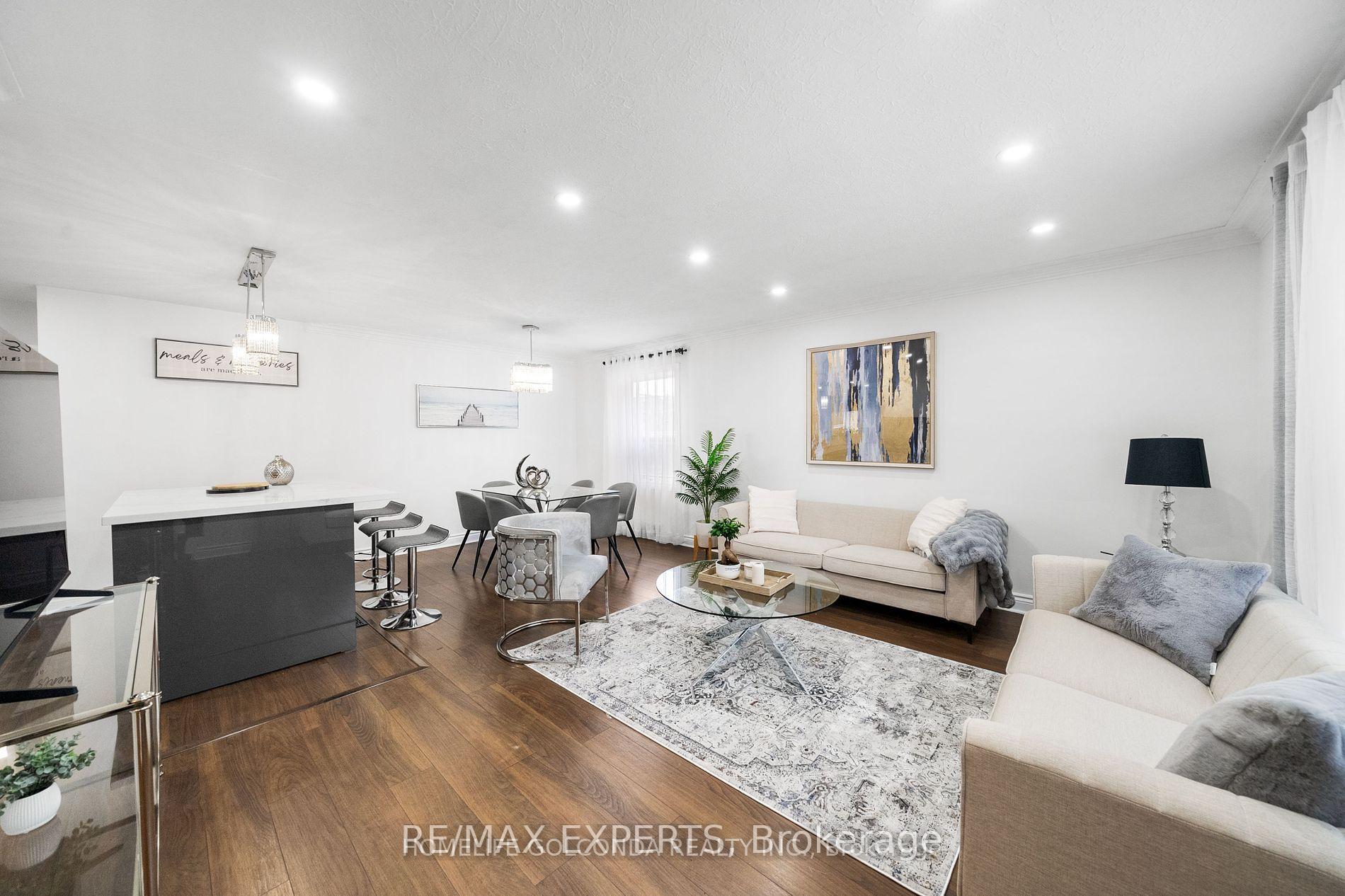 253 Bogert Avenue, Toronto 3